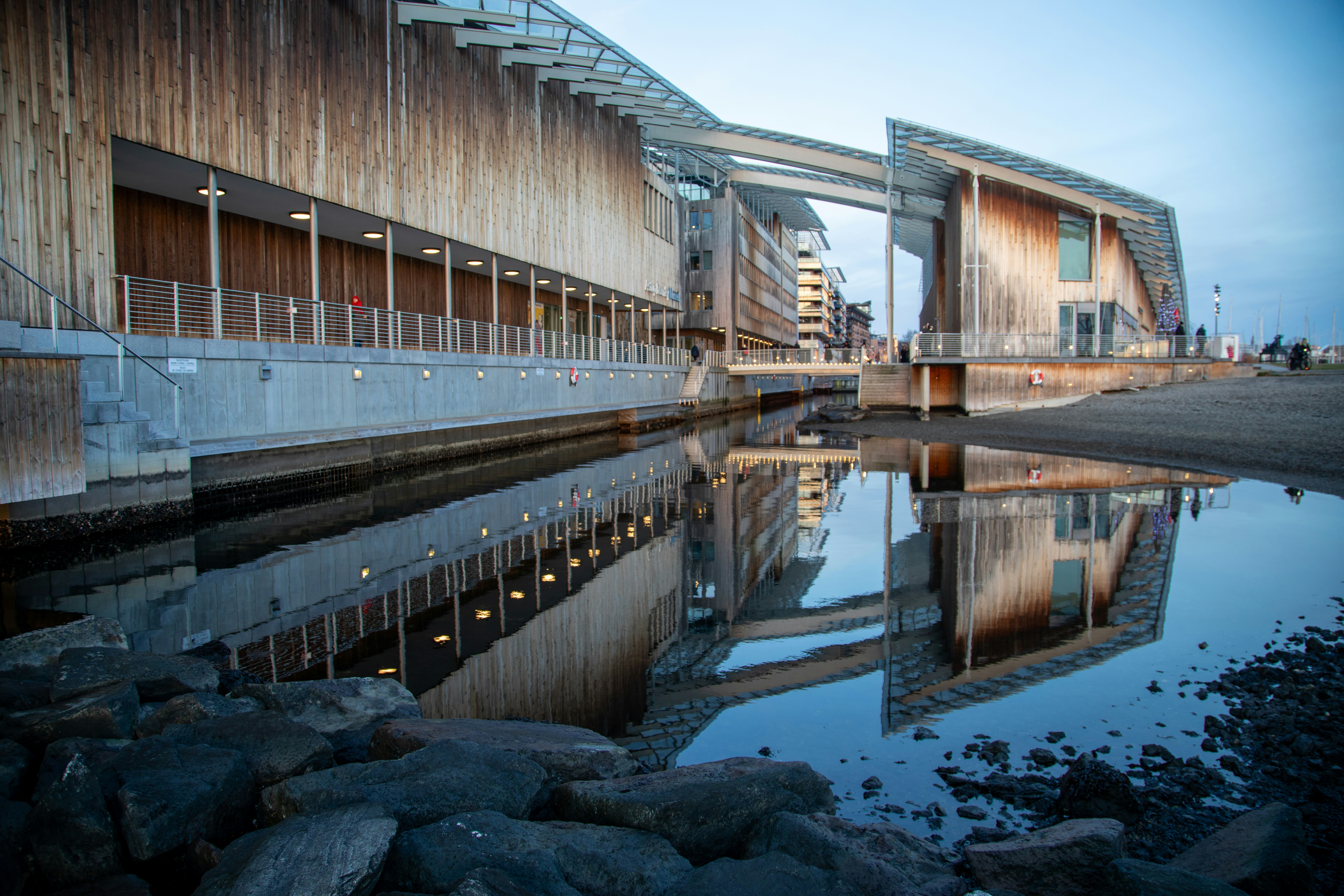 阿斯楚普费恩利现代艺术博物馆