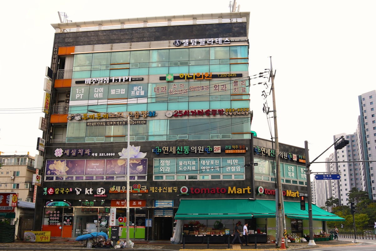 Corea del Sur se derrite en el mayor crash desde 2008 — y el circo global finge sorpresa