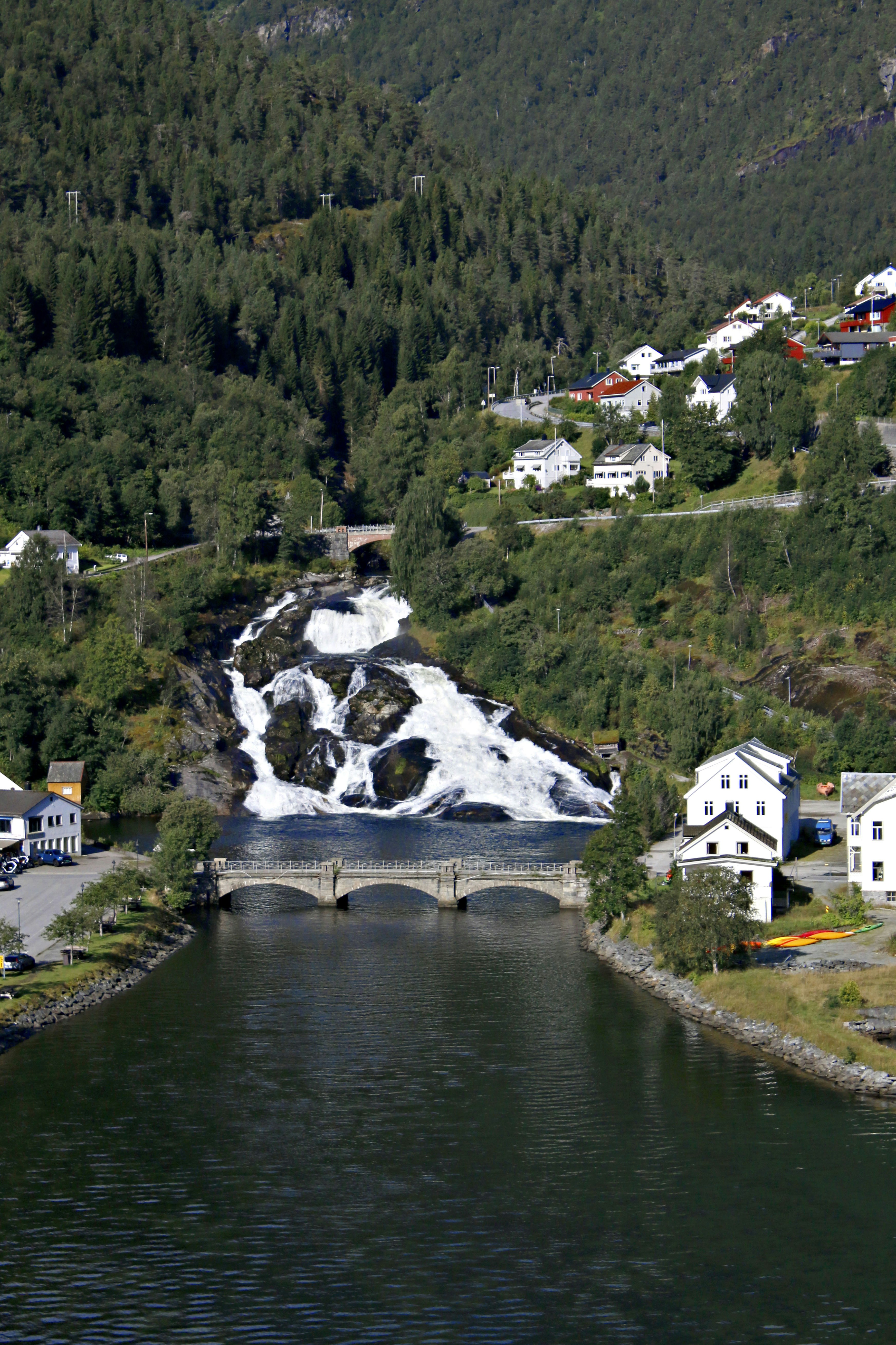 Hellesylt waterfall and Høge bridge