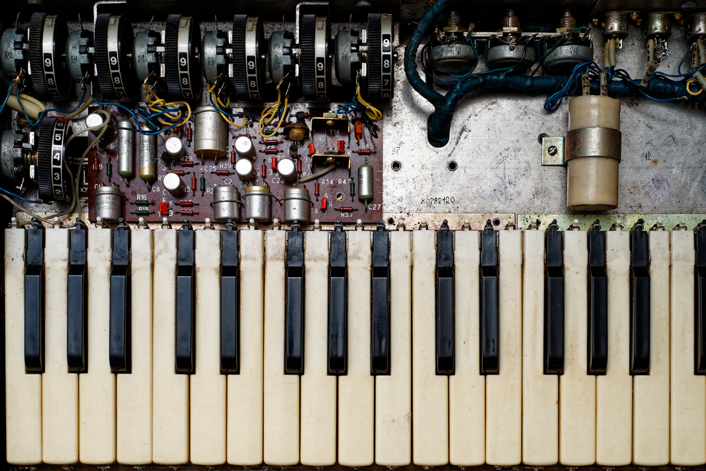 A close up of a keyboard with many knobs