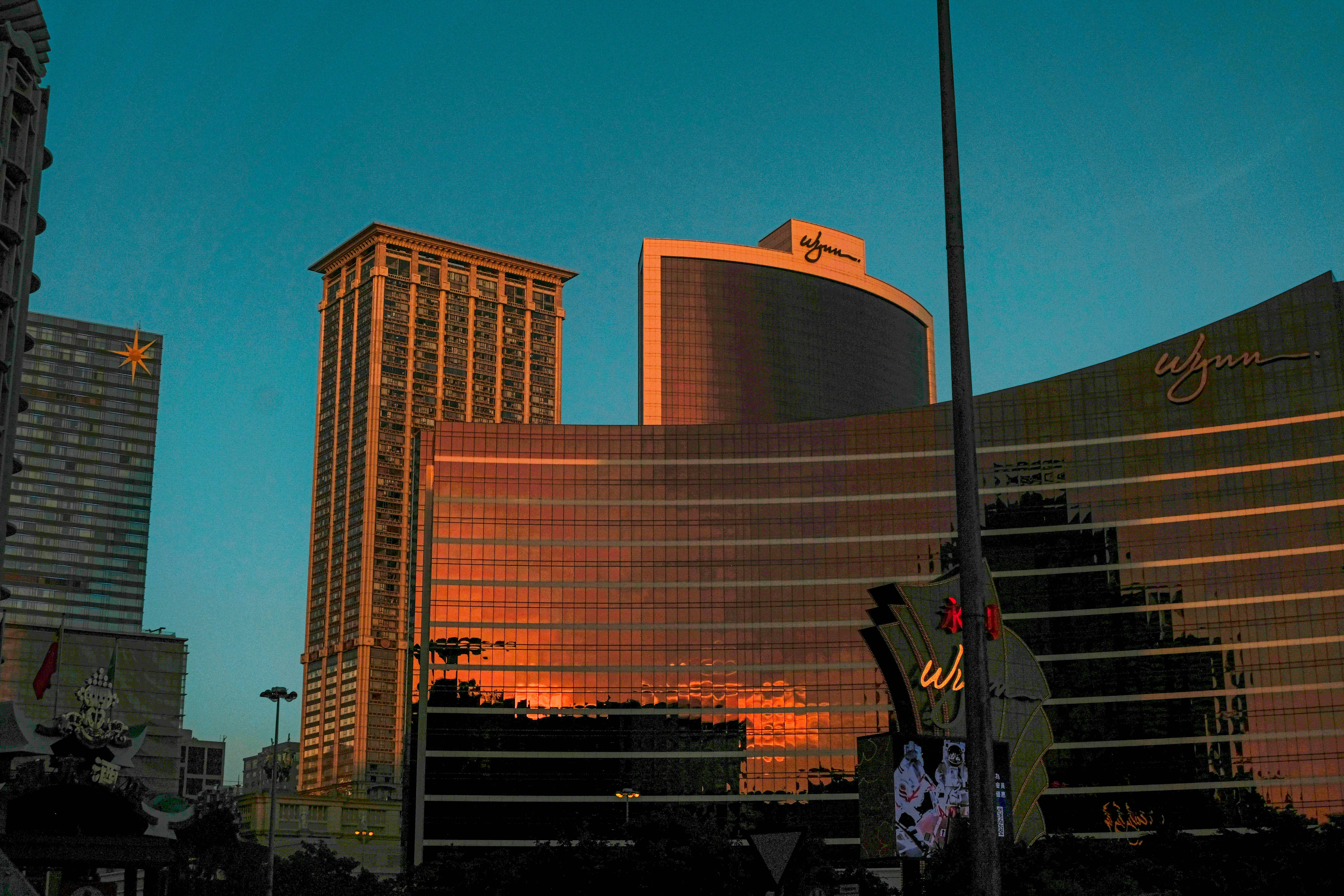 A view of the las vegas hotel and casino from across the street
