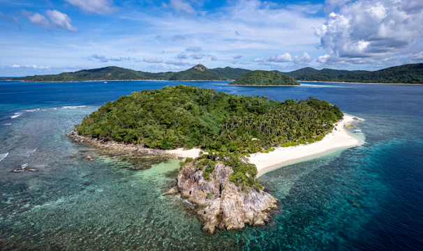 An island in the middle of the ocean