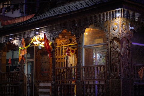 A building that has a lot of decorations on it