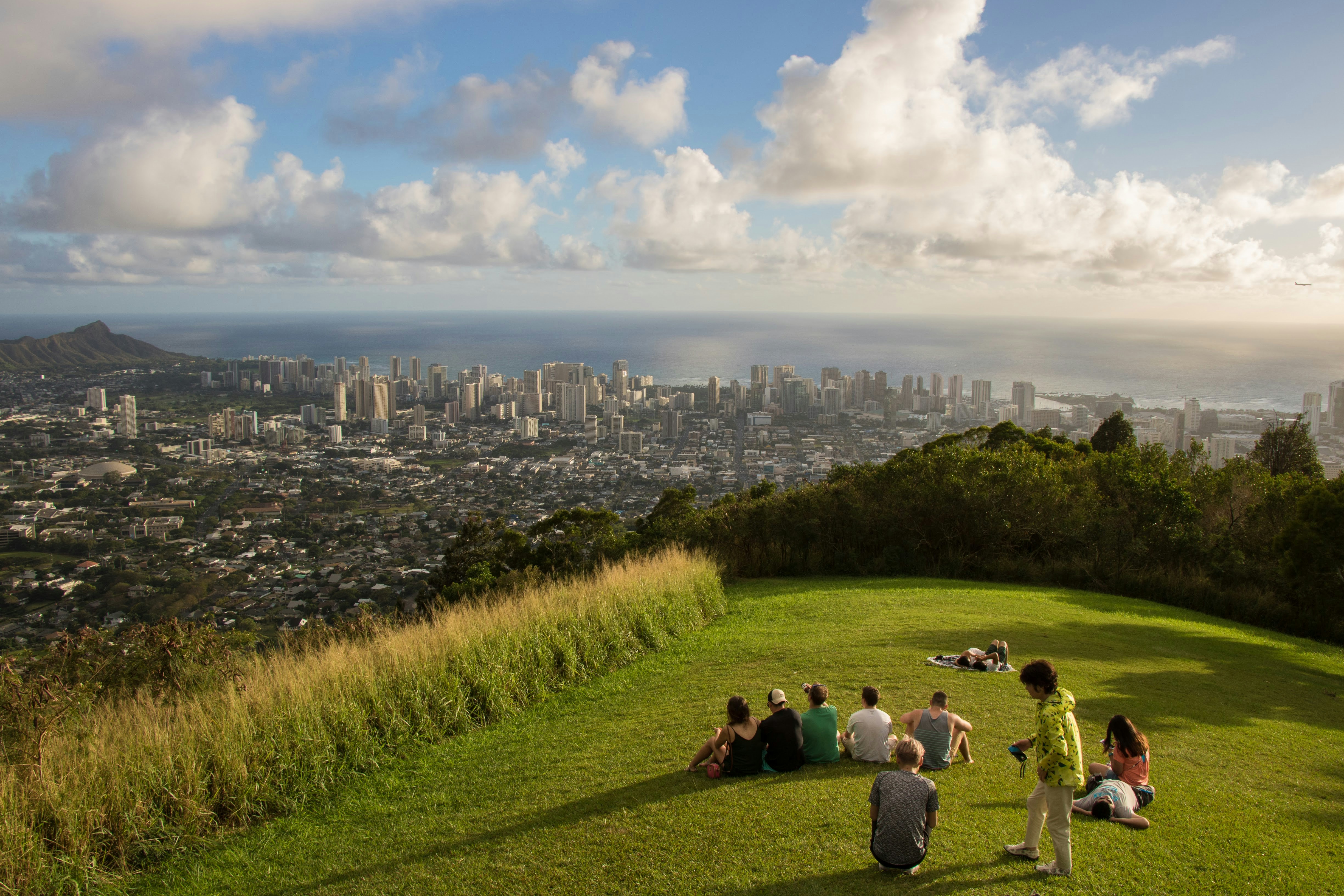 photo-1733937796364-dedc60d8f020?ixid=M3wxMjA3fDB8MXxzZWFyY2h8MTh8fGxhbmRzY2FwZSUyMGRlc2lnbmVycyUyMGhvbm9sdWx1JTIwaGl8ZW58MHx8fHwxNzYxMTU4ODEyfDA\u0026ixlib=rb-4.1.0