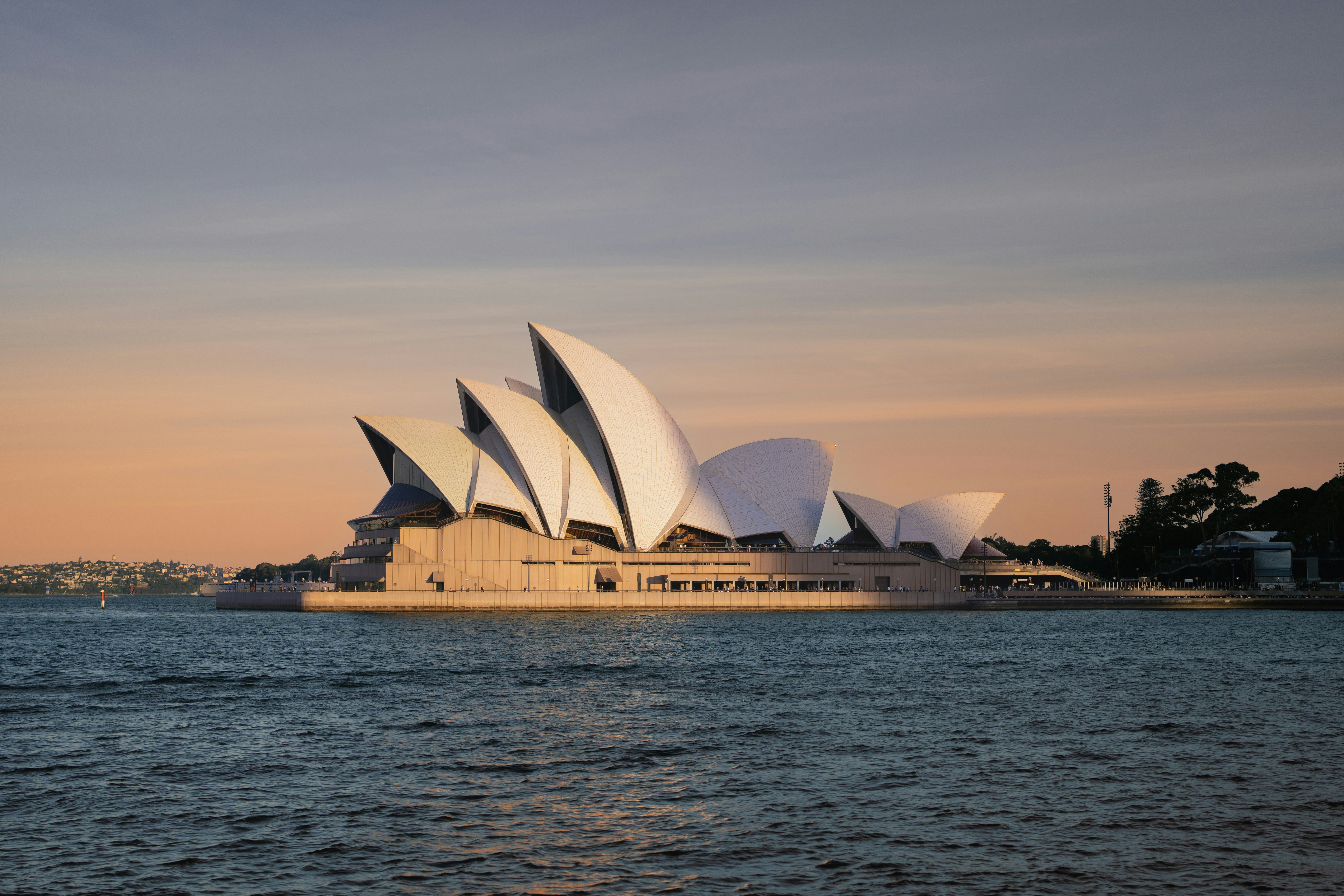 La Ópera de Sídney en medio del agua