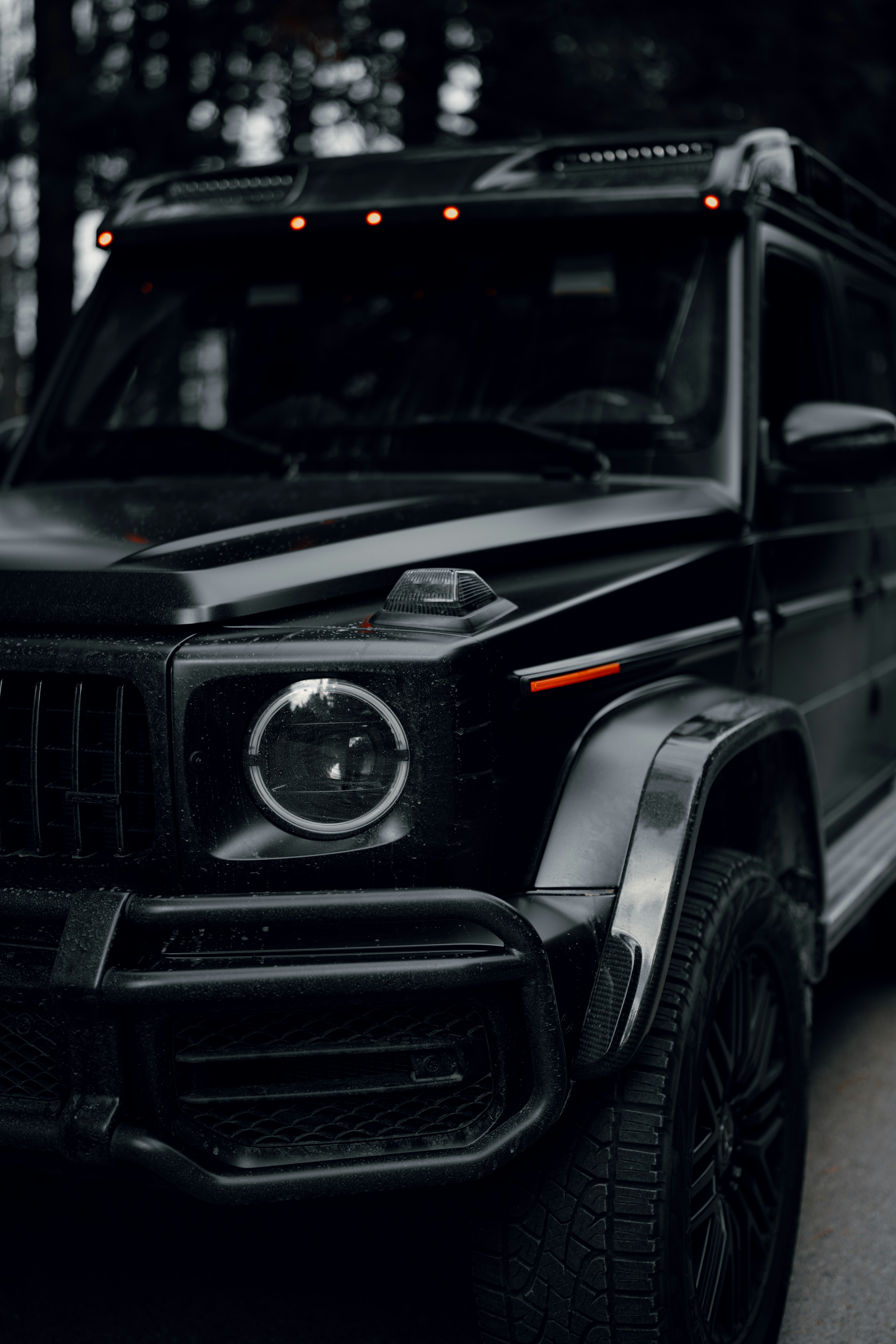 Mercedes Benz E Class E320 Cdi W211 Negro Al Estilo De La Mafia Rusa Con  Suspensión Reducida Imagen editorial - Imagen de automotor, grande:  322871260, image size:3000x4500