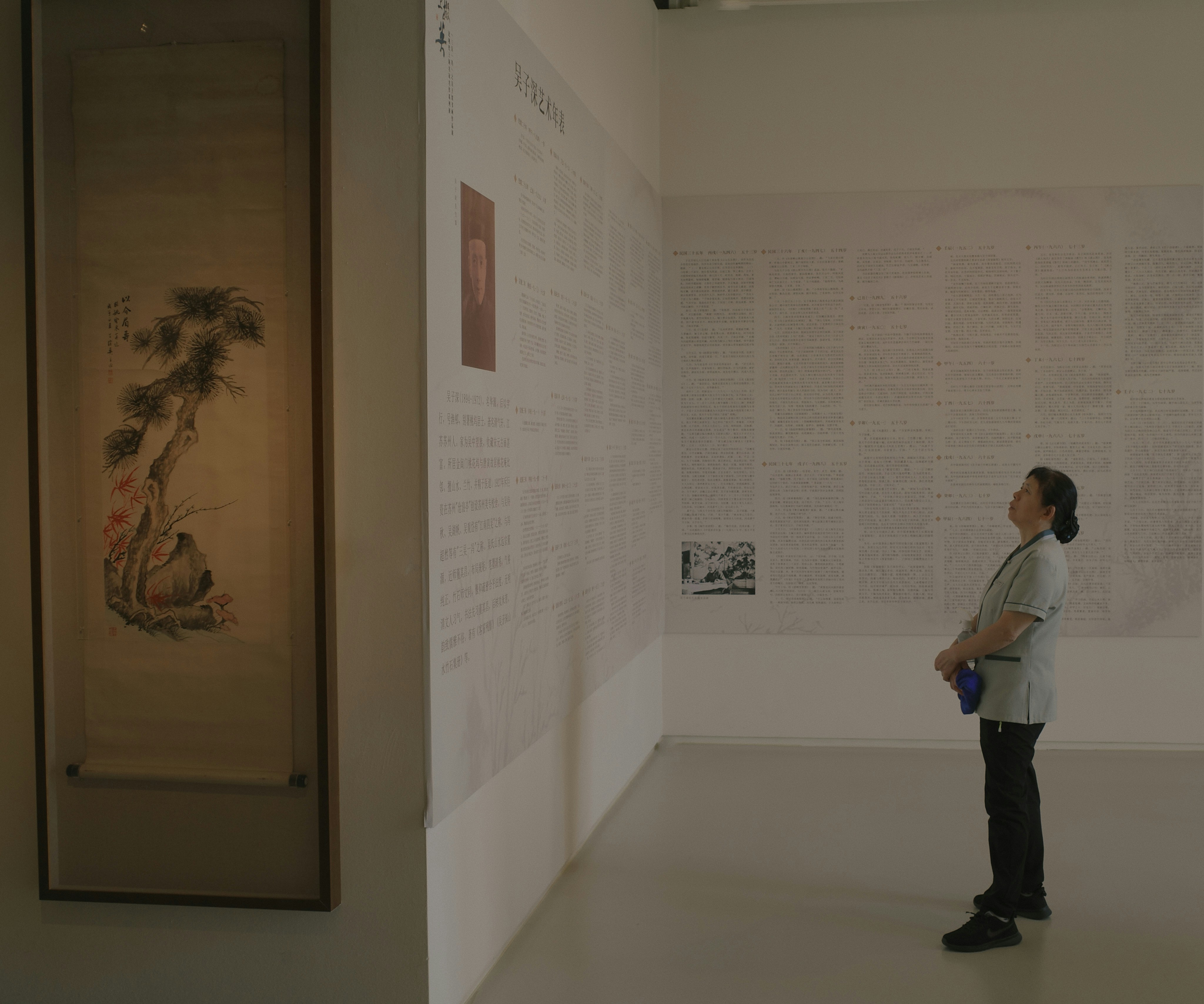 Under Zhen's lens, friendship is no longer an abstract concept, but a concrete and vivid picture. The sorrows and grudges under the lens are no longer an indelible burden to him, but an indispensable part of the friendship and traces of their common growth.