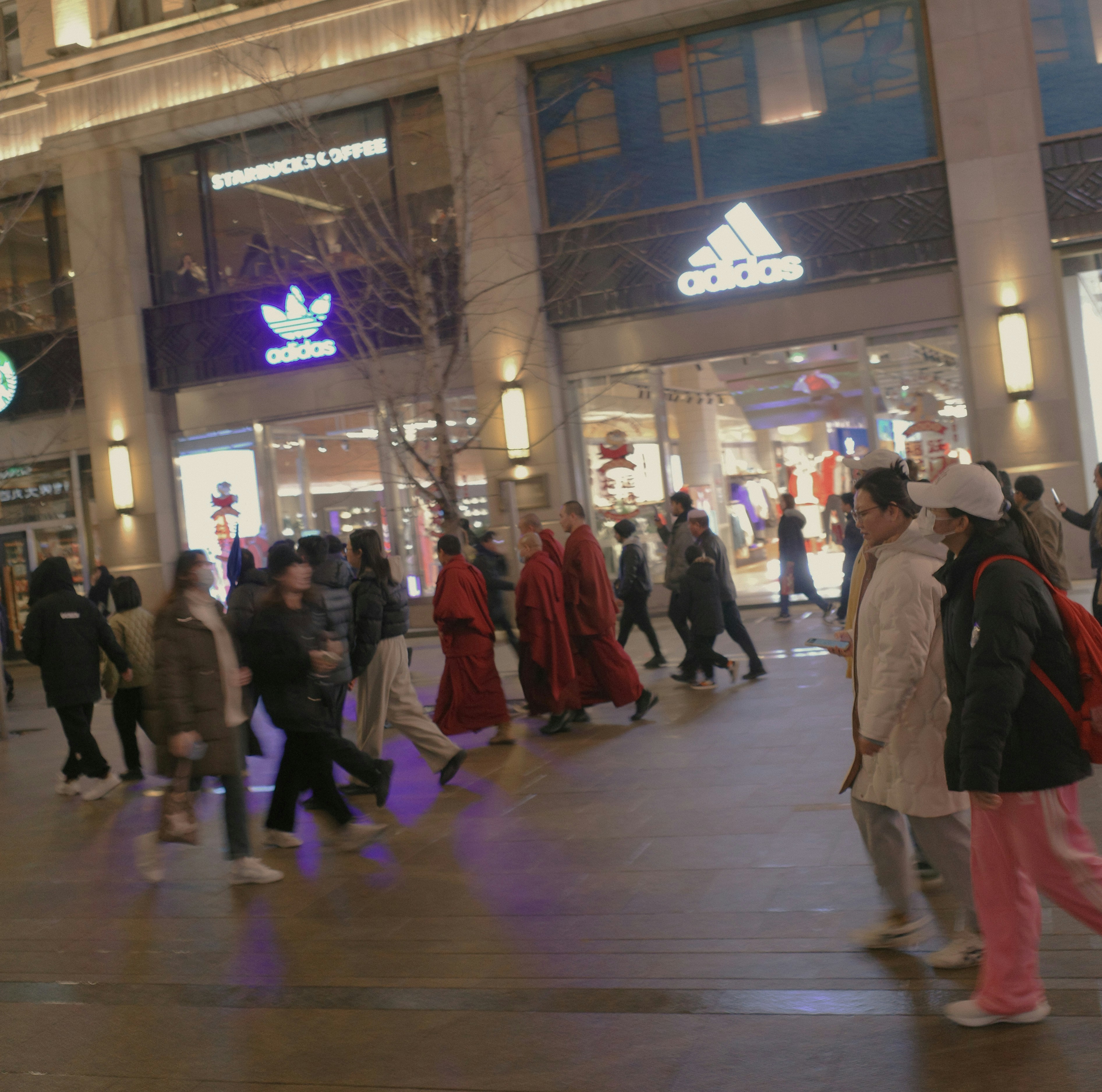 Public enthousiasmé par un teaser de live shopping