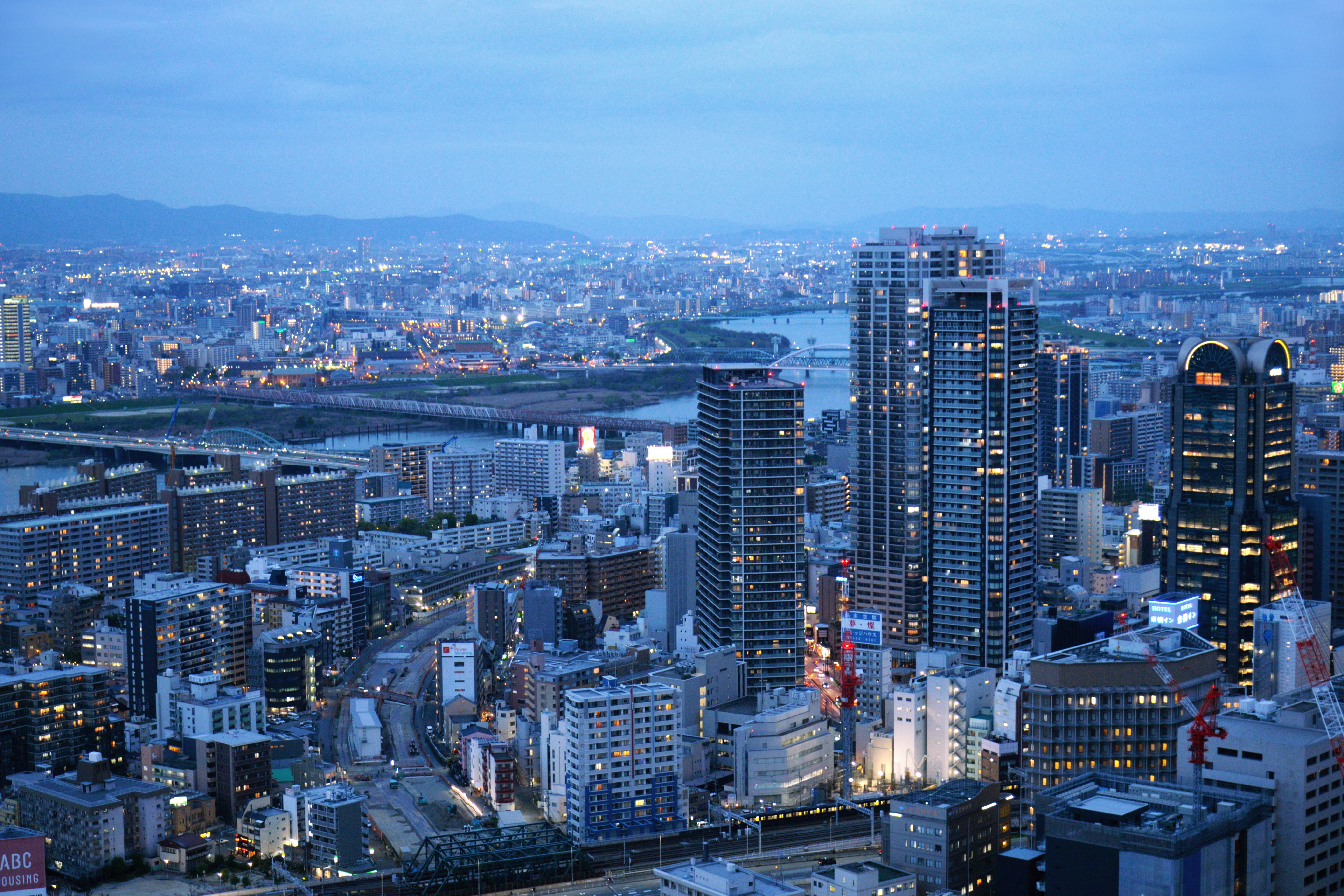 Các tòa nhà căn hộ minh họa cho thị trường cho thuê căn hộ 4 phòng ngủ tại Osaka, Nhật Bản