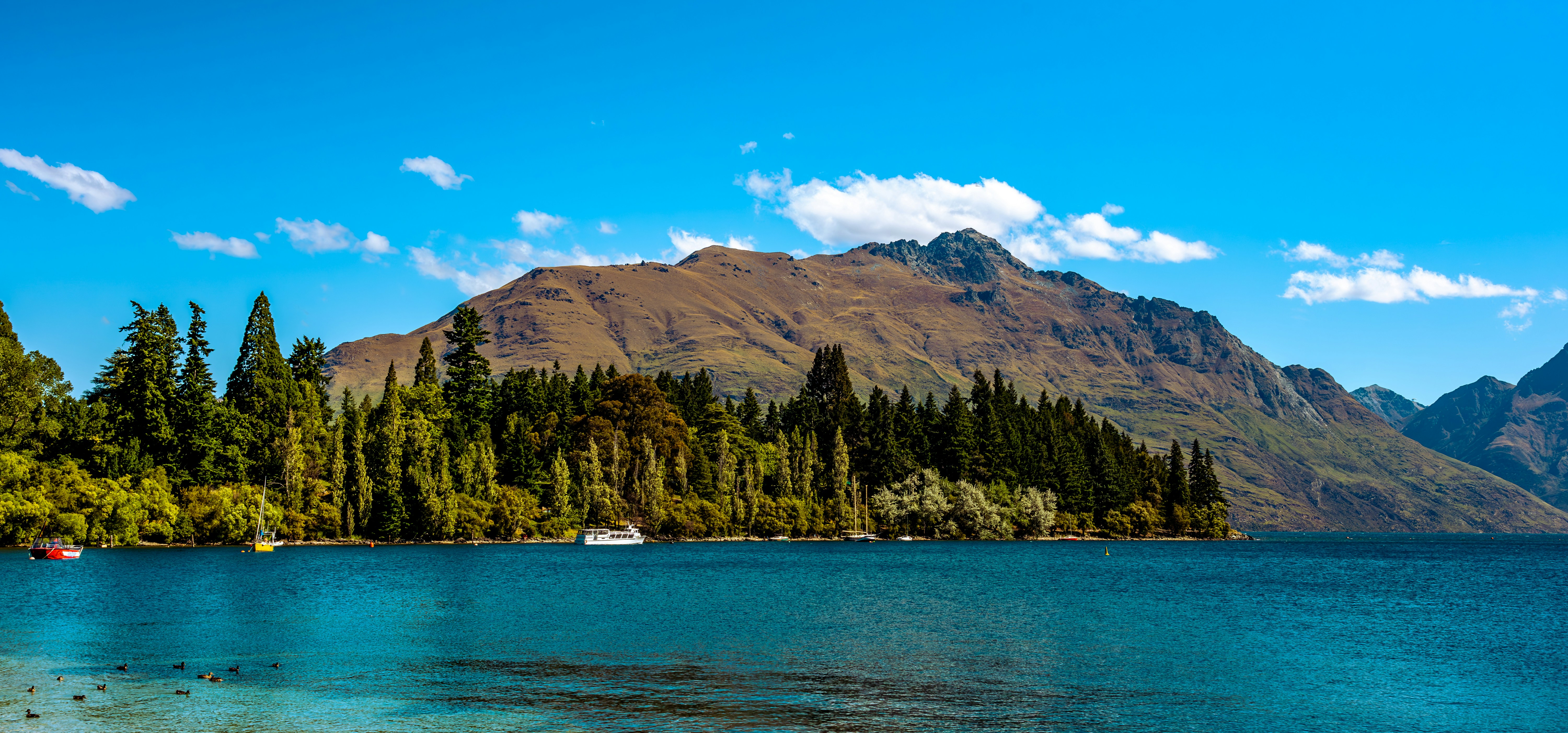 Stay online in the New Zealand with a prepaid eSIM from eSIMlii. Instant activation, no roaming charges, and reliable coverage.