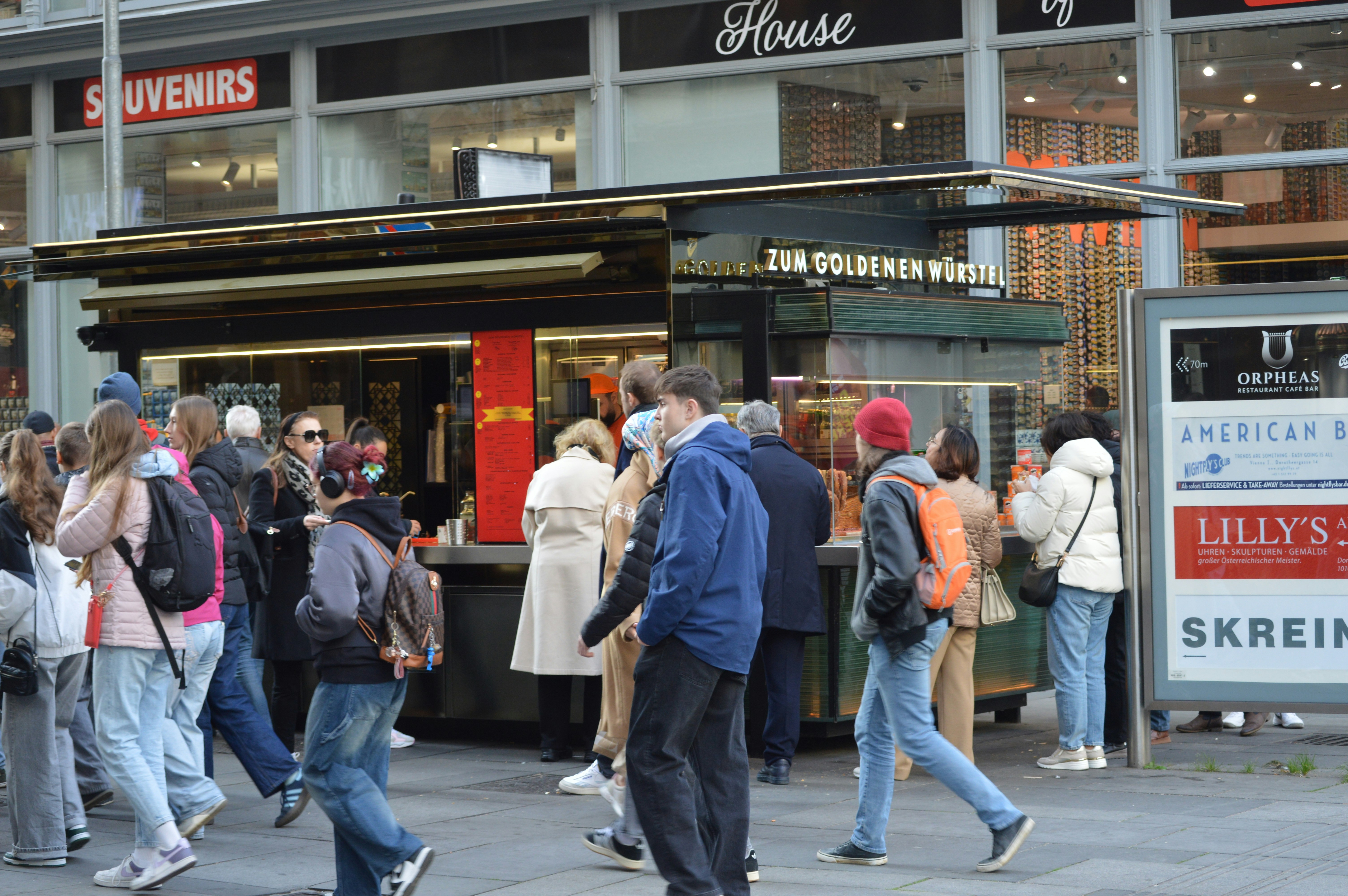 shoppers on Oak Street or diners on Rush Street - luxury apartments gold coast chicago
