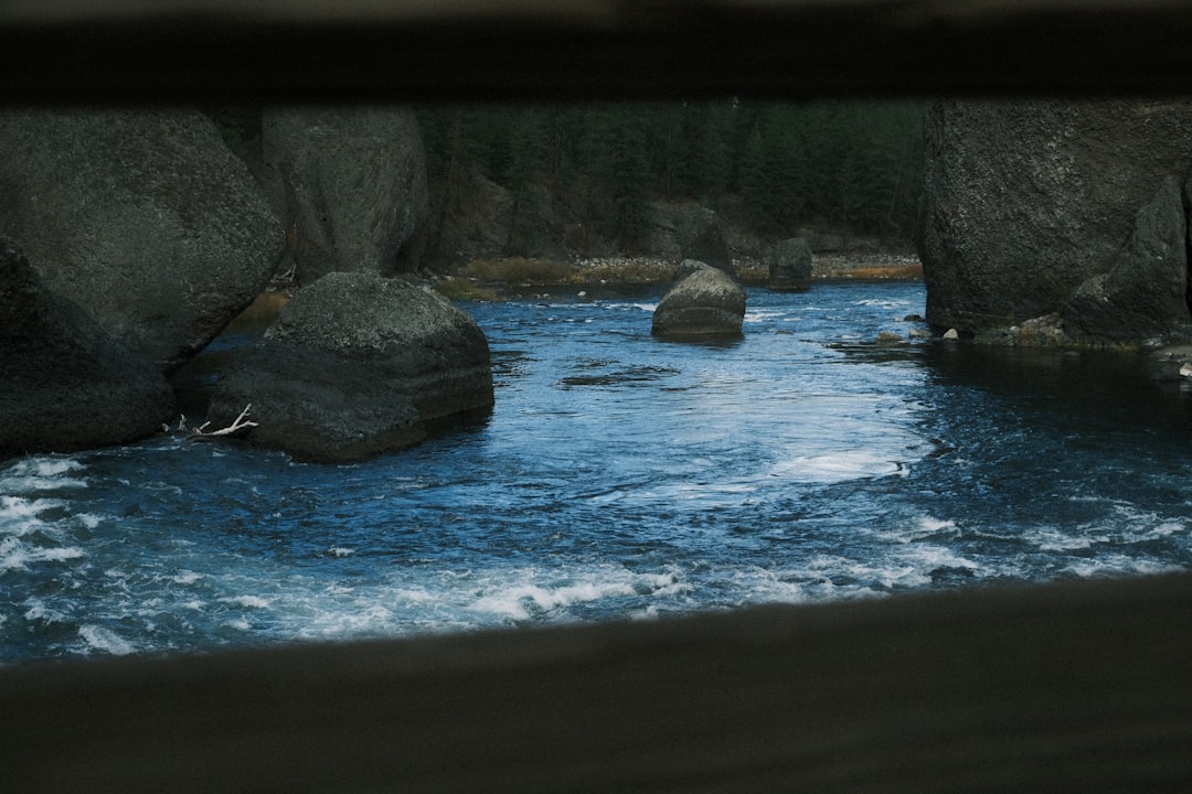 A river flowing between two large rocks