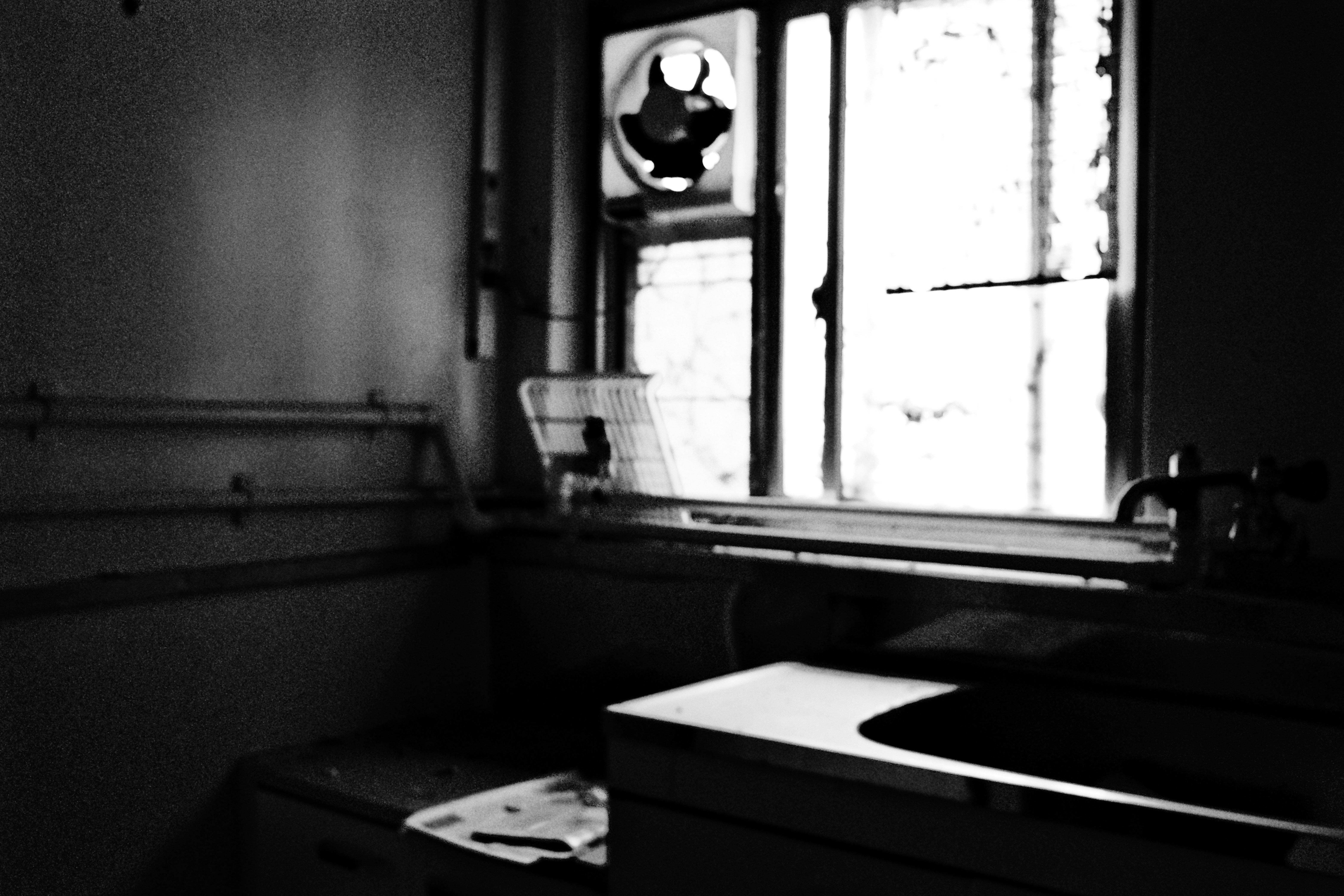 black white kitchen wallpaper, wallpaper, Black and White Small Kitchen: Bright & Airy Ideas 2