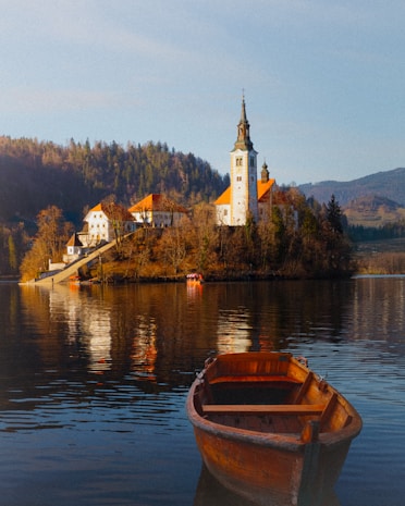 A small boat floating on top of a lake