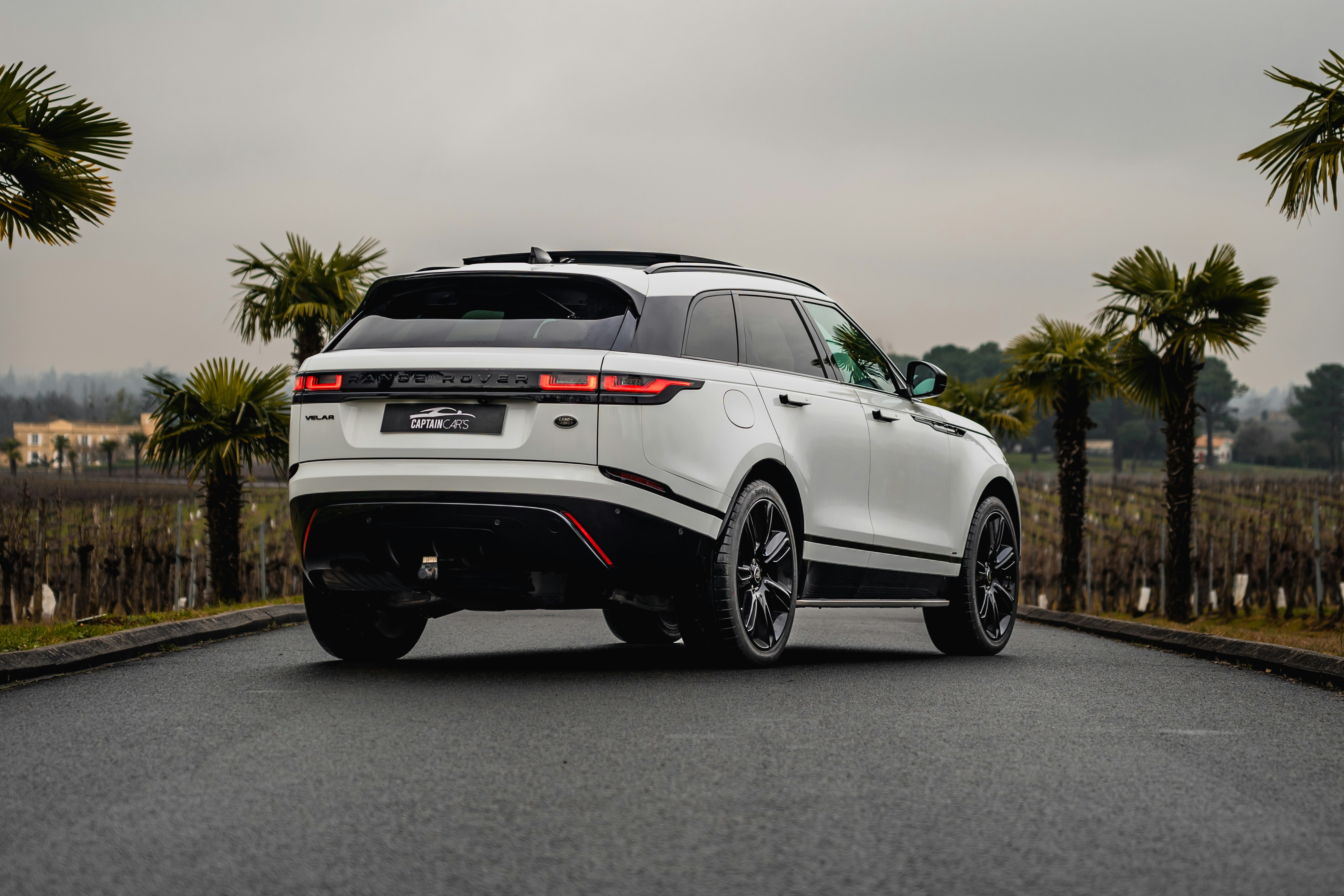 A white range rover parked on the side of a road photo – Free Captain ...