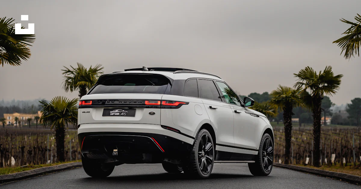 A white range rover parked on the side of a road photo – Free Captain ...