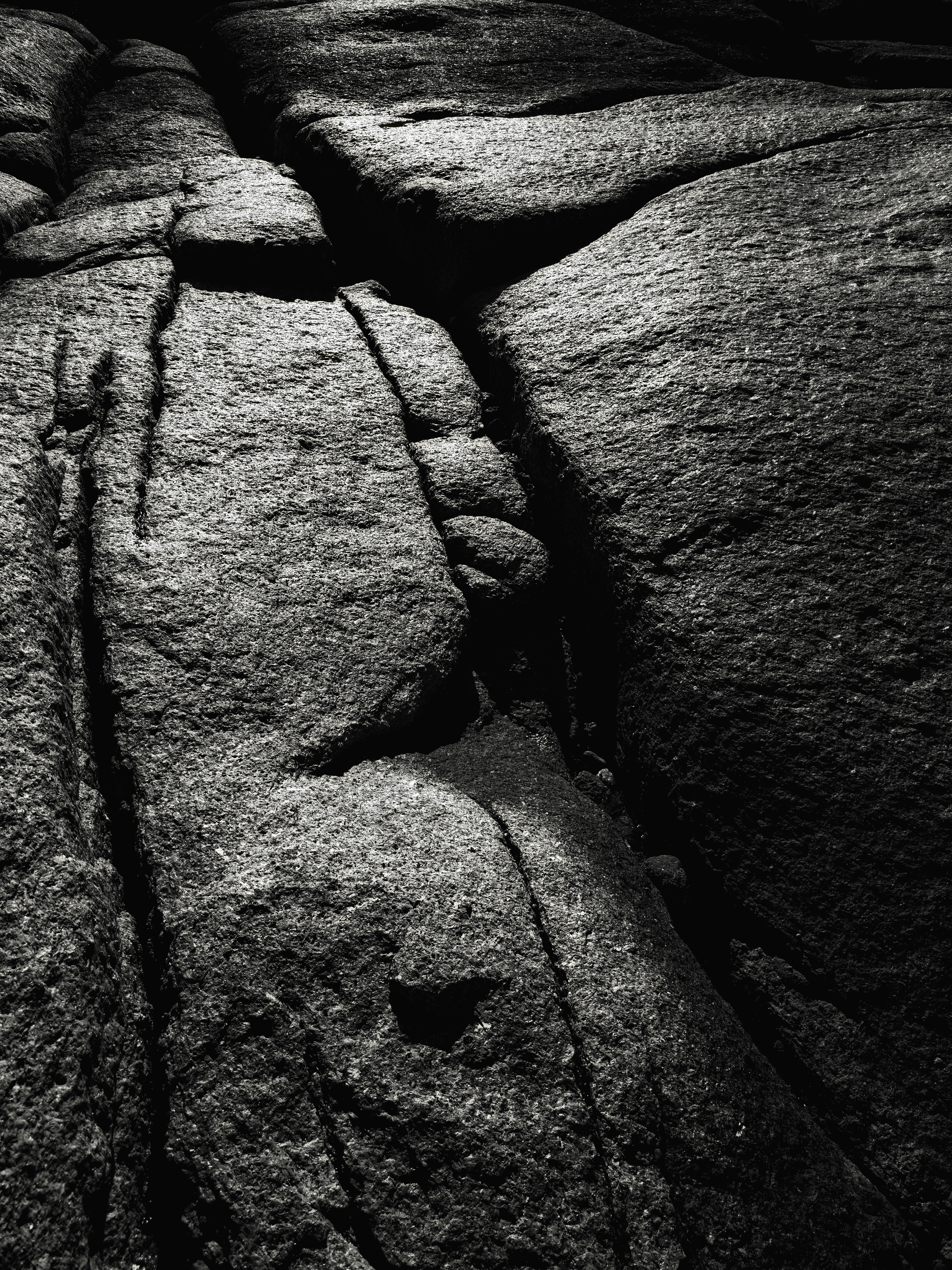 A black and white photo of some rocks