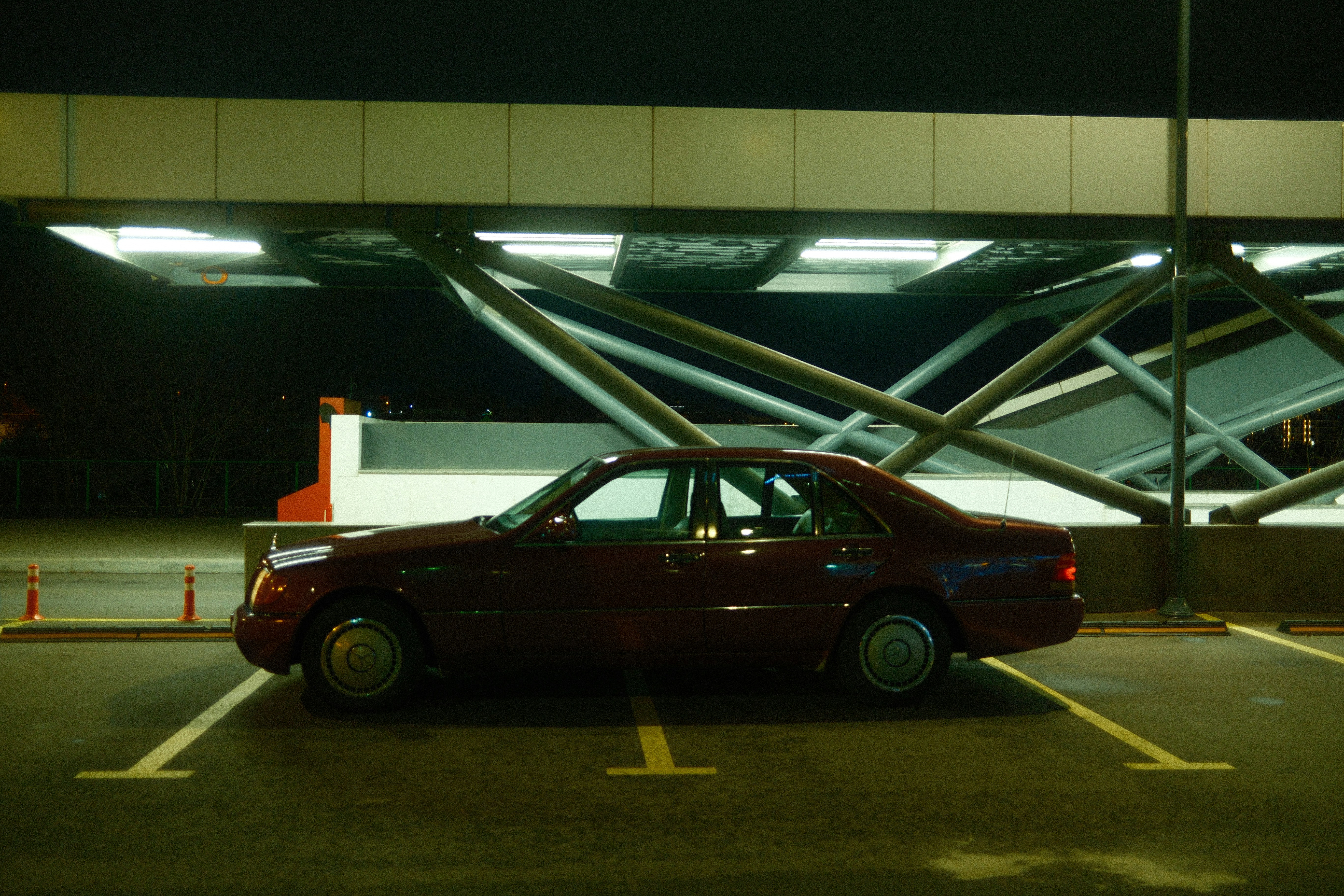 攝影棚租借別踩雷！解決停車大魔王，交通便利性真的超重要：搞懂基本觀念：為什麼交通便利性是租棚的「命門」？