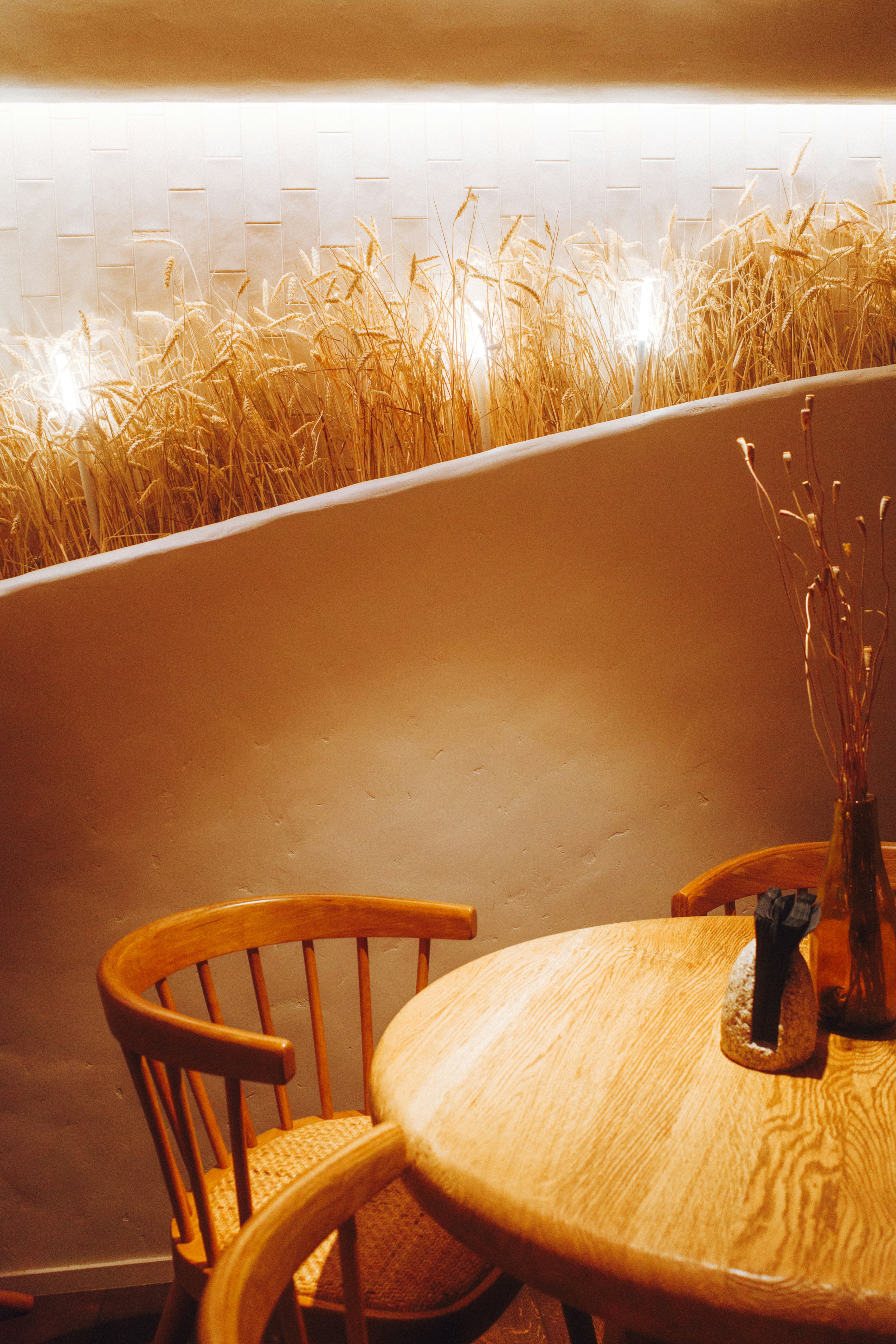 A table with two chairs and a vase with flowers on it photo – Free ...