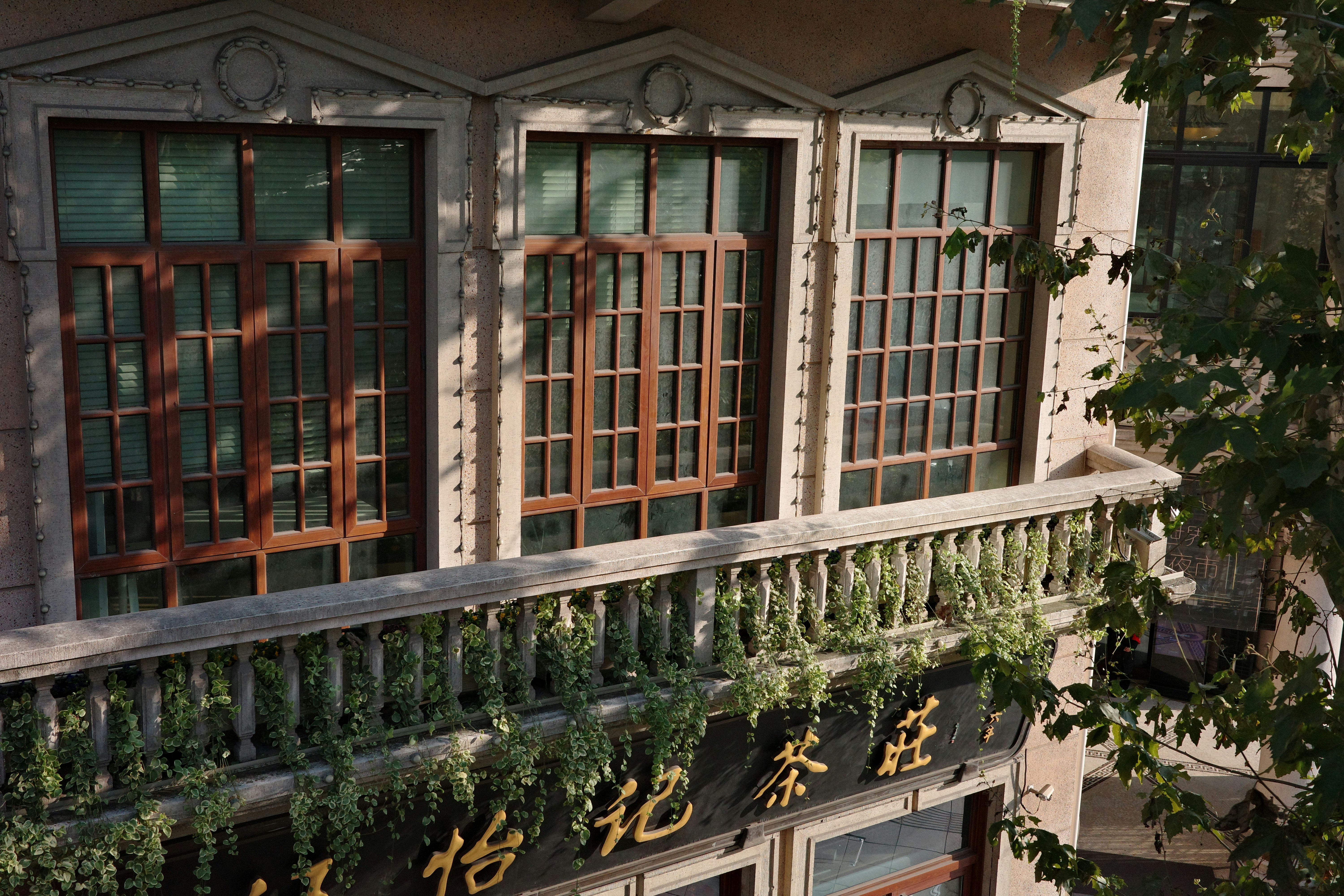 A building that has a bunch of windows on it