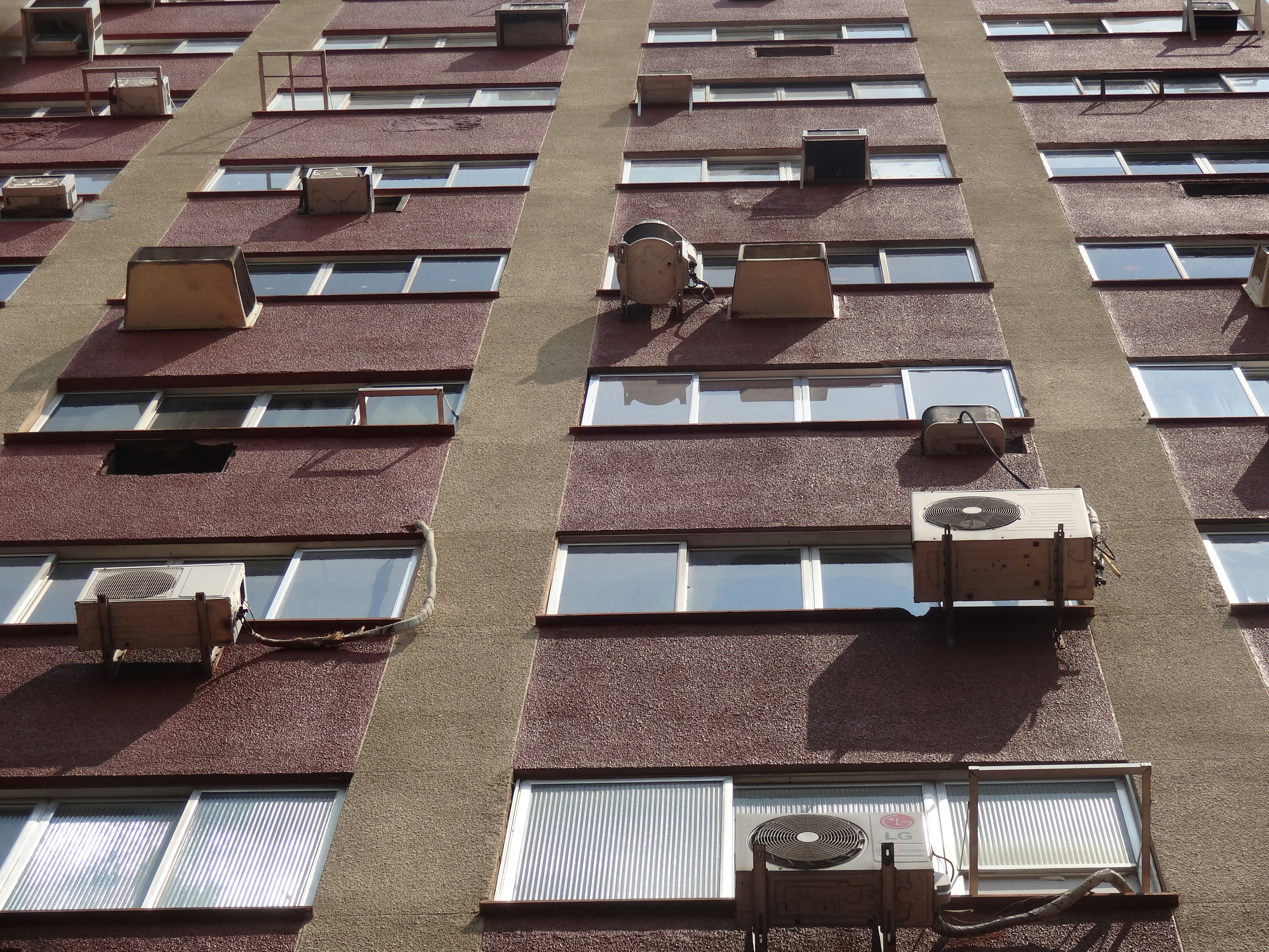 A very tall building with lots of windows