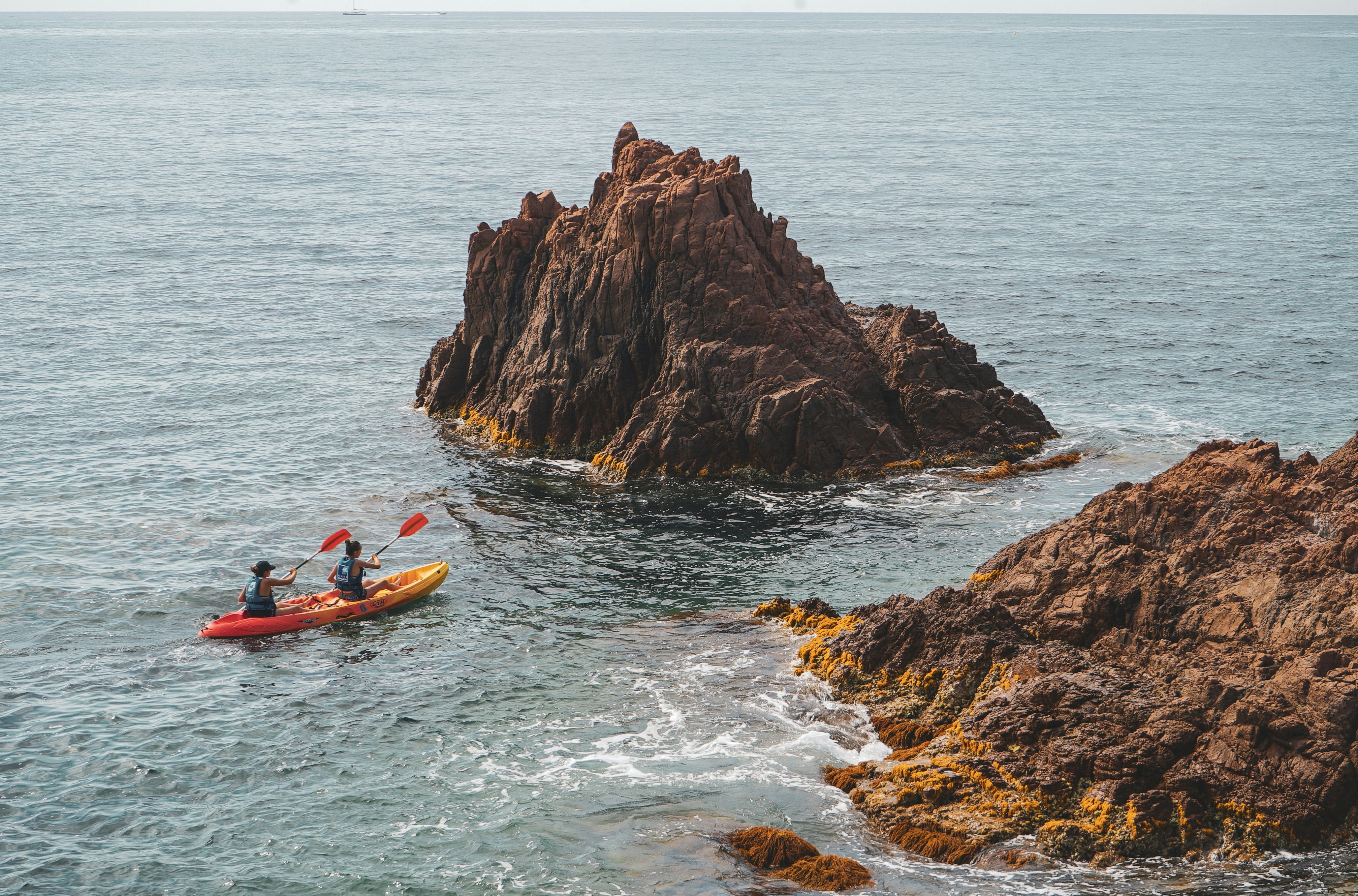 A couple of people in a kayak in the ocean