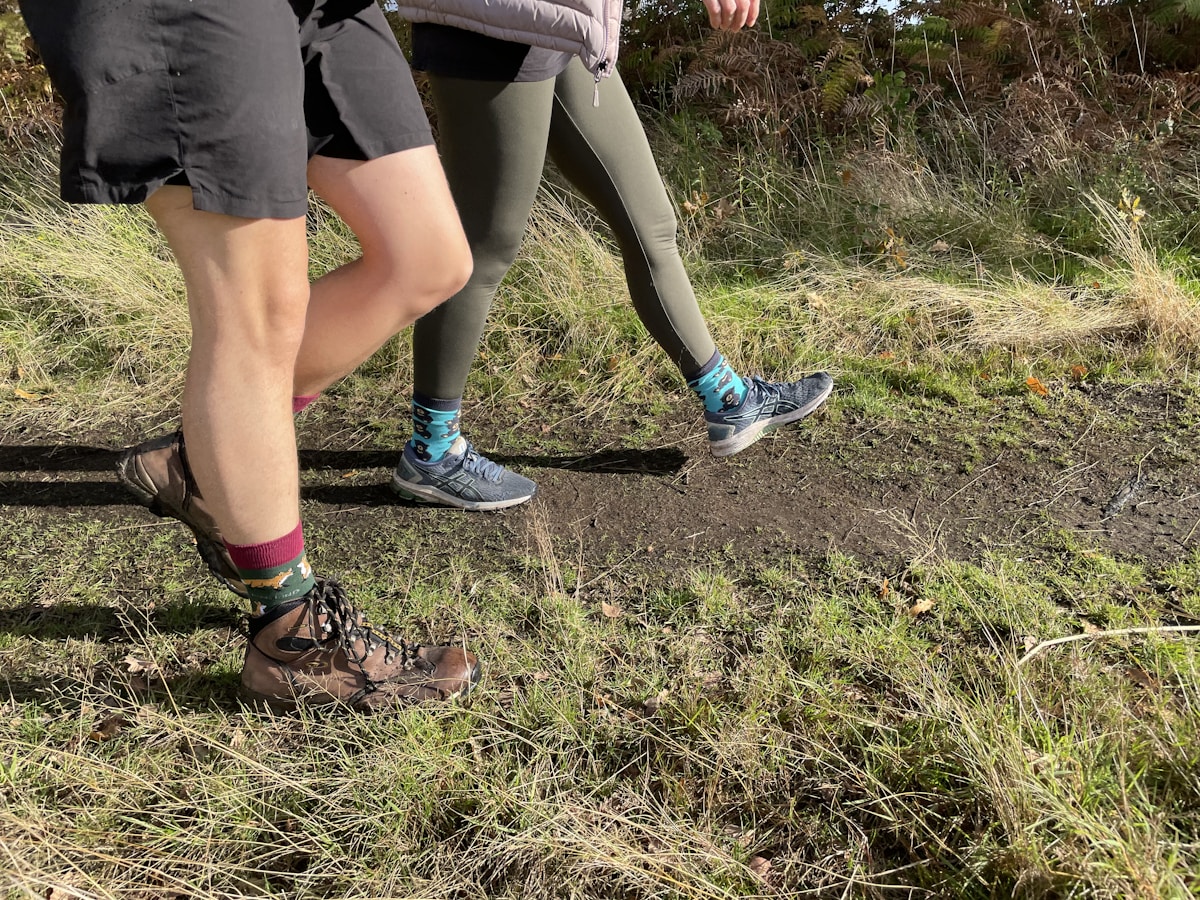 Como evitar que meias de corrida em trilha fiquem com mau cheiro após corridas suadas
