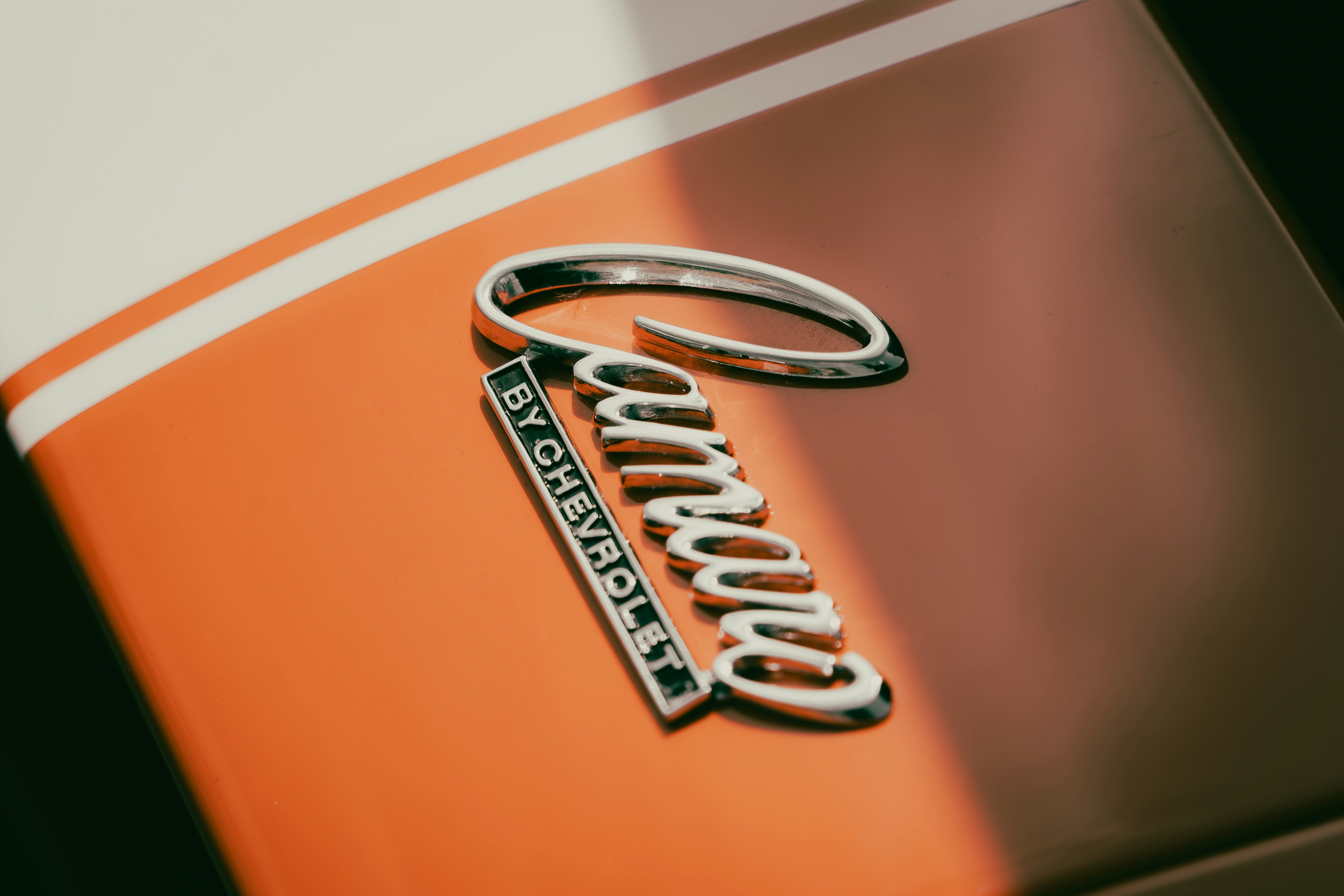 Camaro ZL1 track race, ilustrasi artikel Unleash the Beast: Chevrolet Camaro ZL1 Wallpapers for Modern Muscle Enthusiasts 5