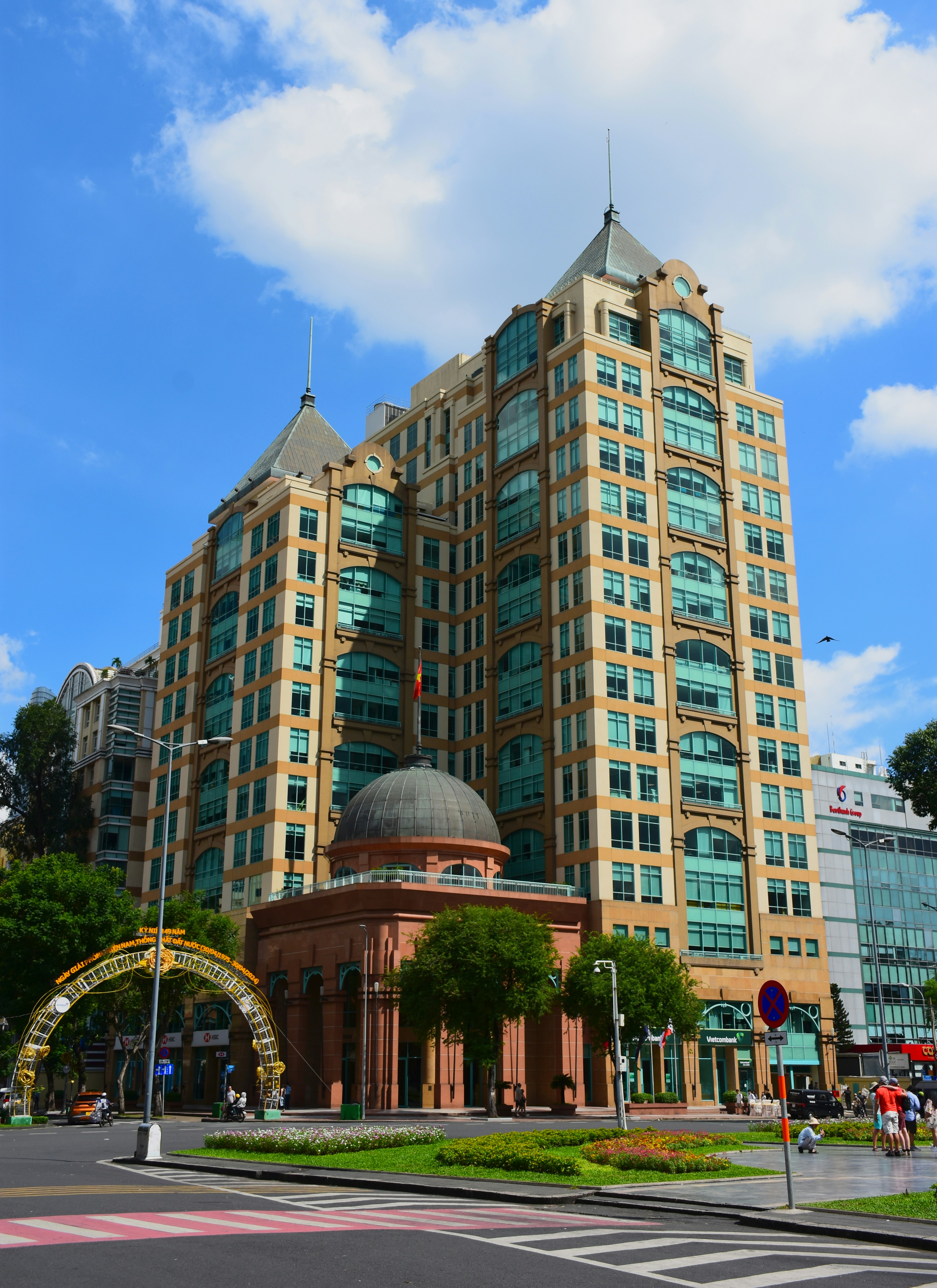 Historic Elite Plaza Hotel building
