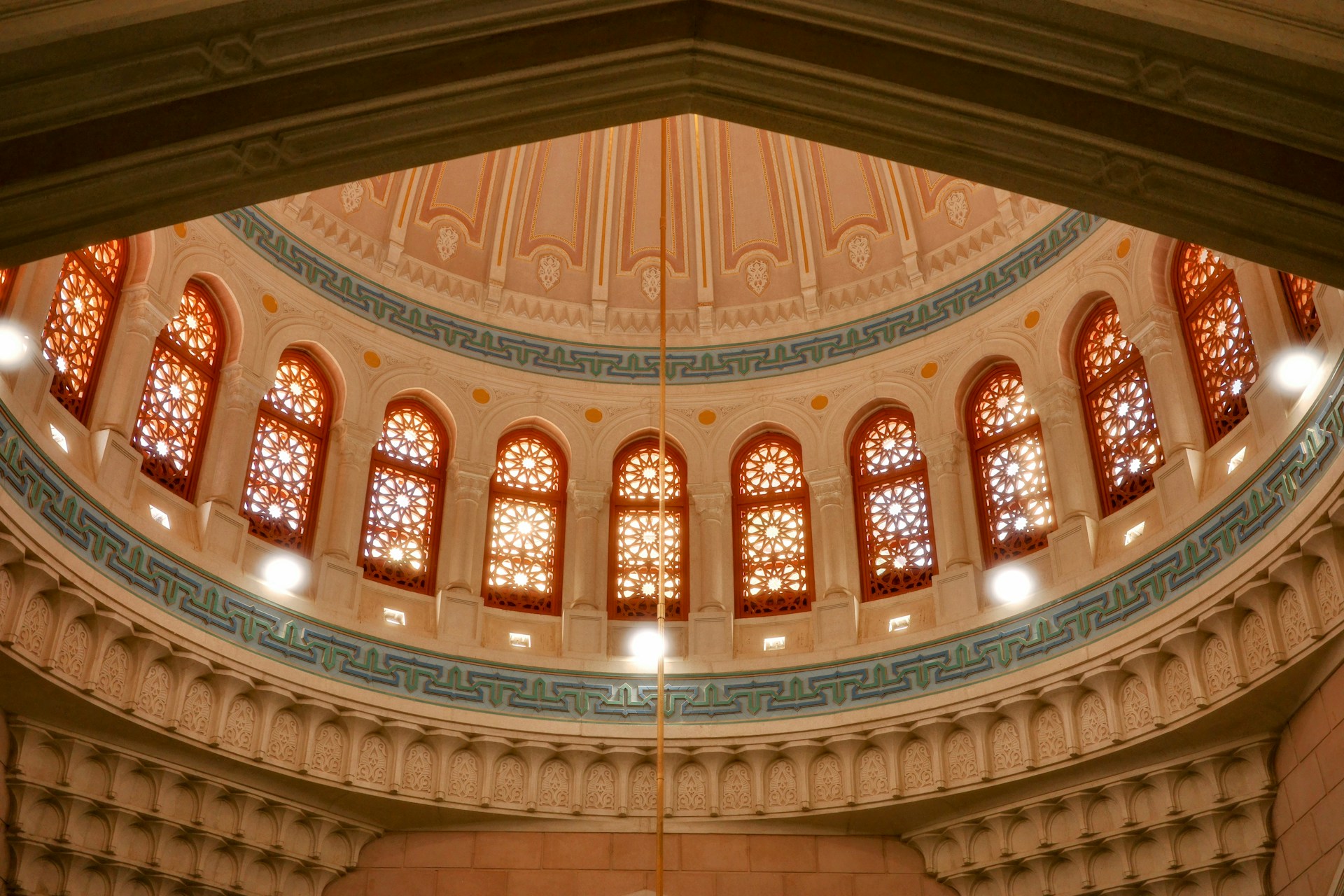 A view of the ceiling of a large building