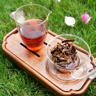 A cup of tea and a bowl of tea on a tray