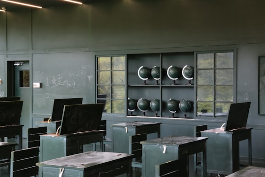 A room filled with lots of tables and chairs