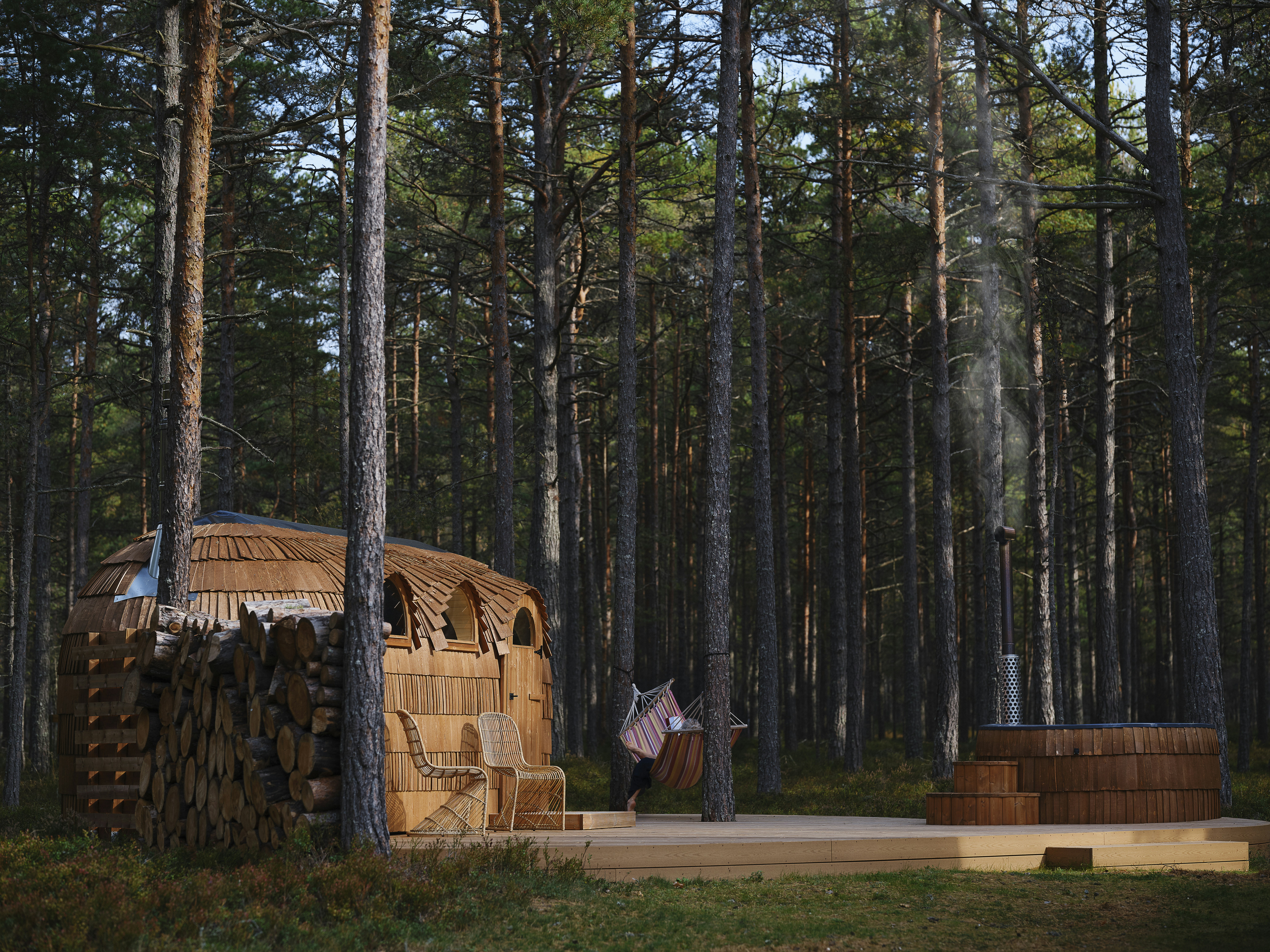 black and white bed linen