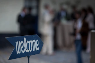 A blue sign that says smrcclew on it