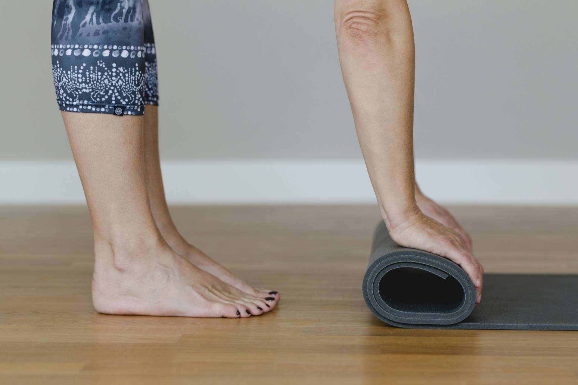 A woman standing on a yoga mat with her feet on the mat