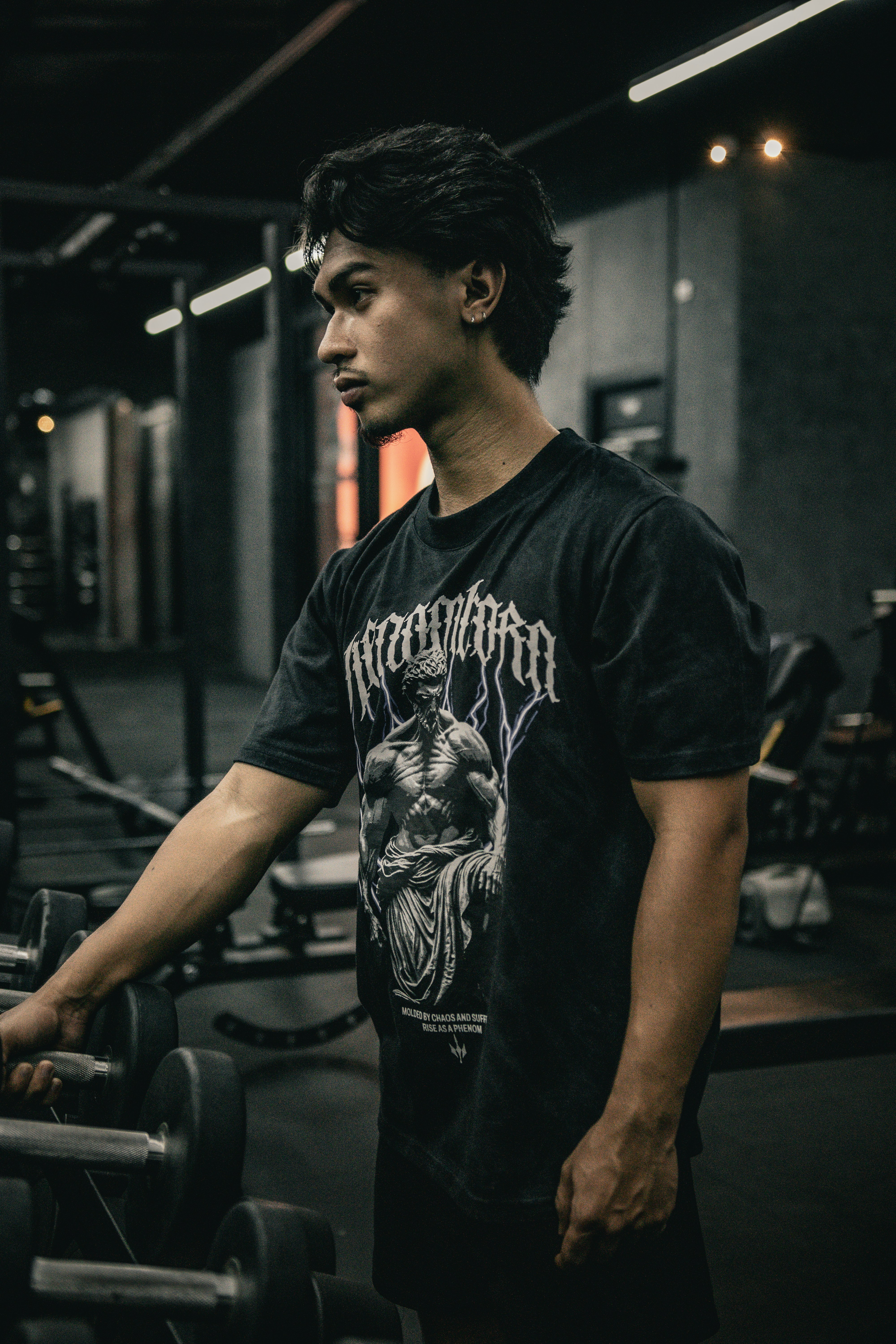 Distressed tee casual look &ndash; the perfect combination of comfort and coolness that makes it easy to dress up or down.