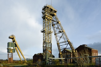 A large crane sitting in the middle of a field