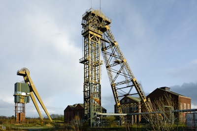A large crane sitting in the middle of a field
