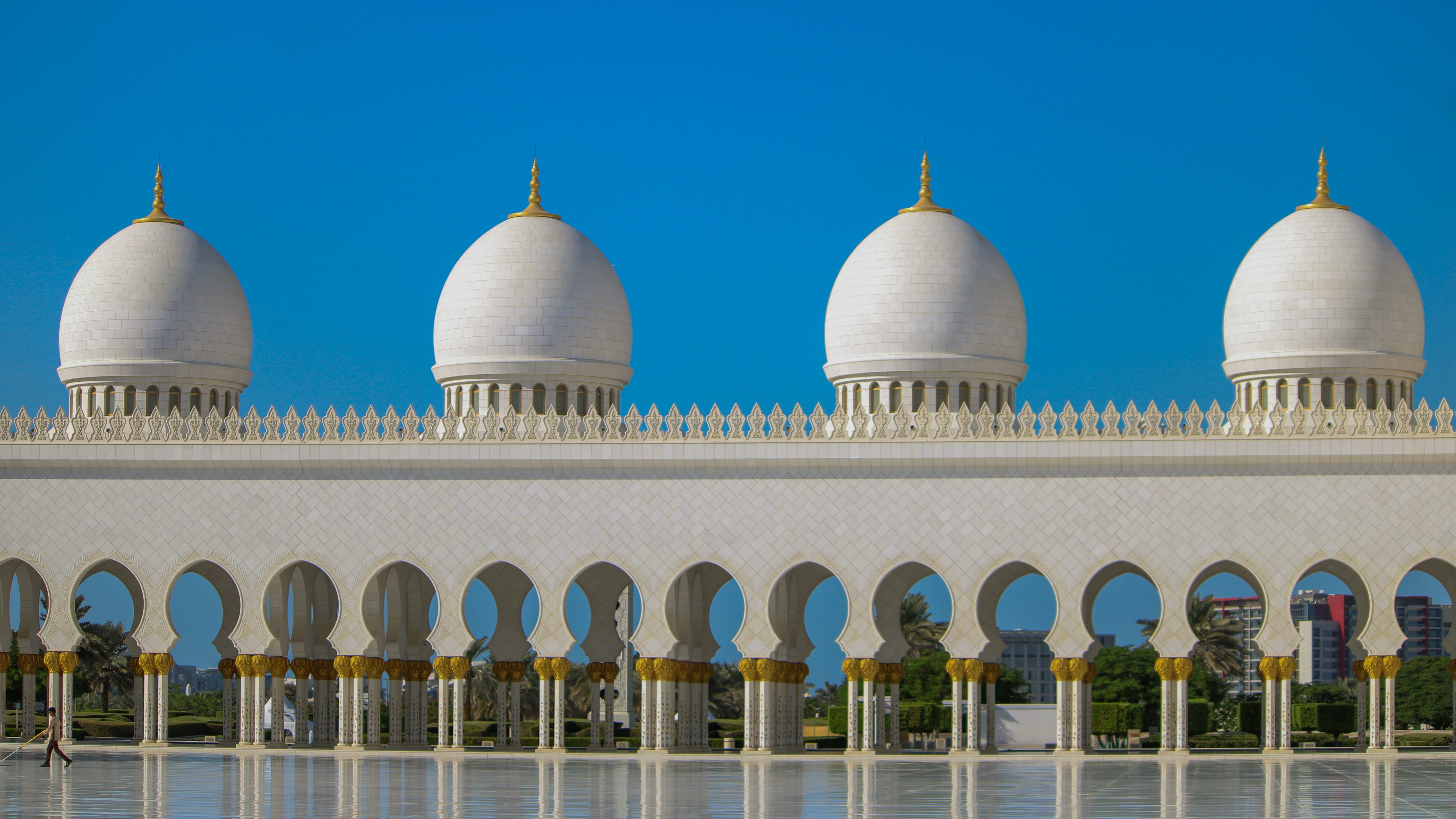 A large white building with a lot of windows