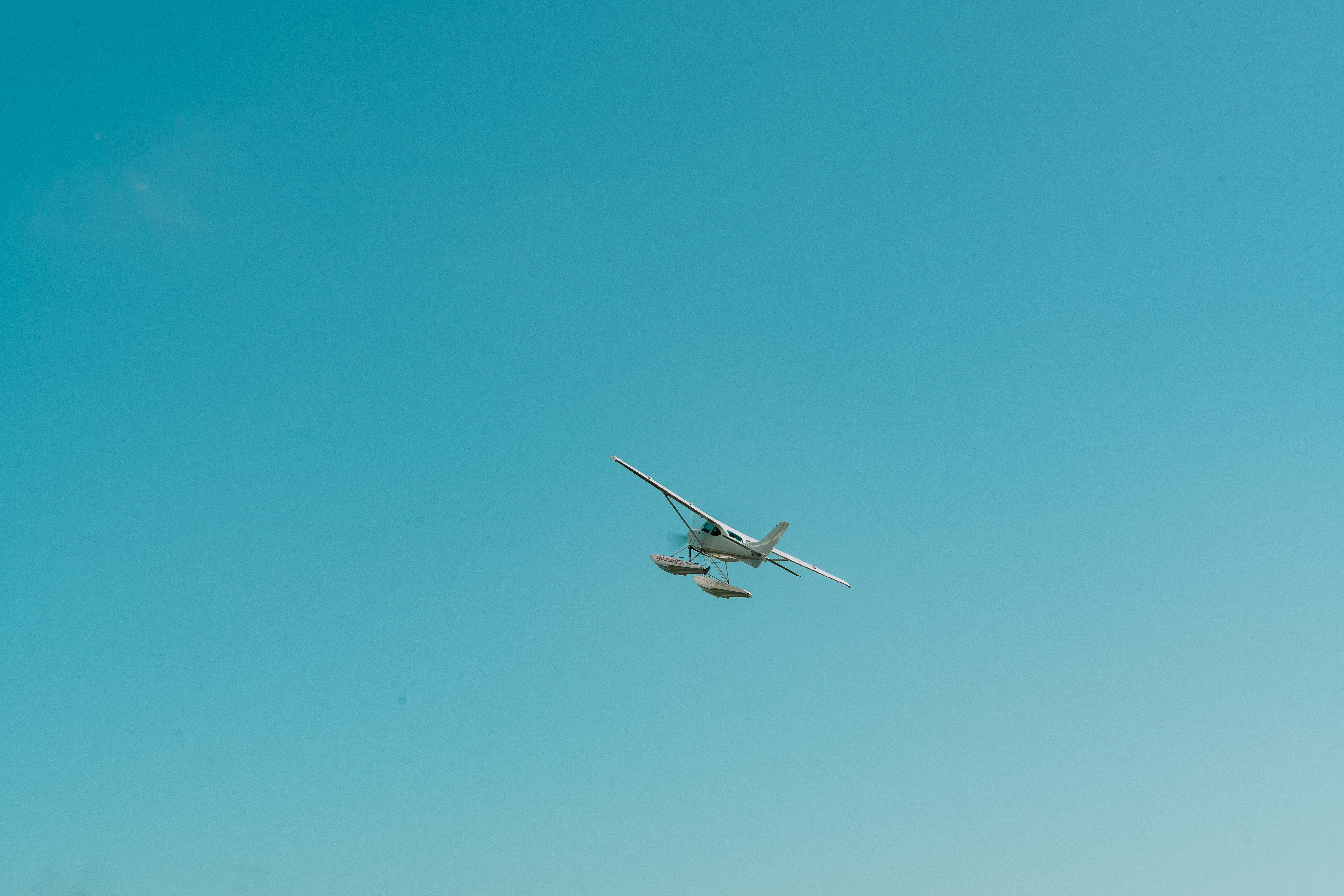 A plane flying in the sky over a beach