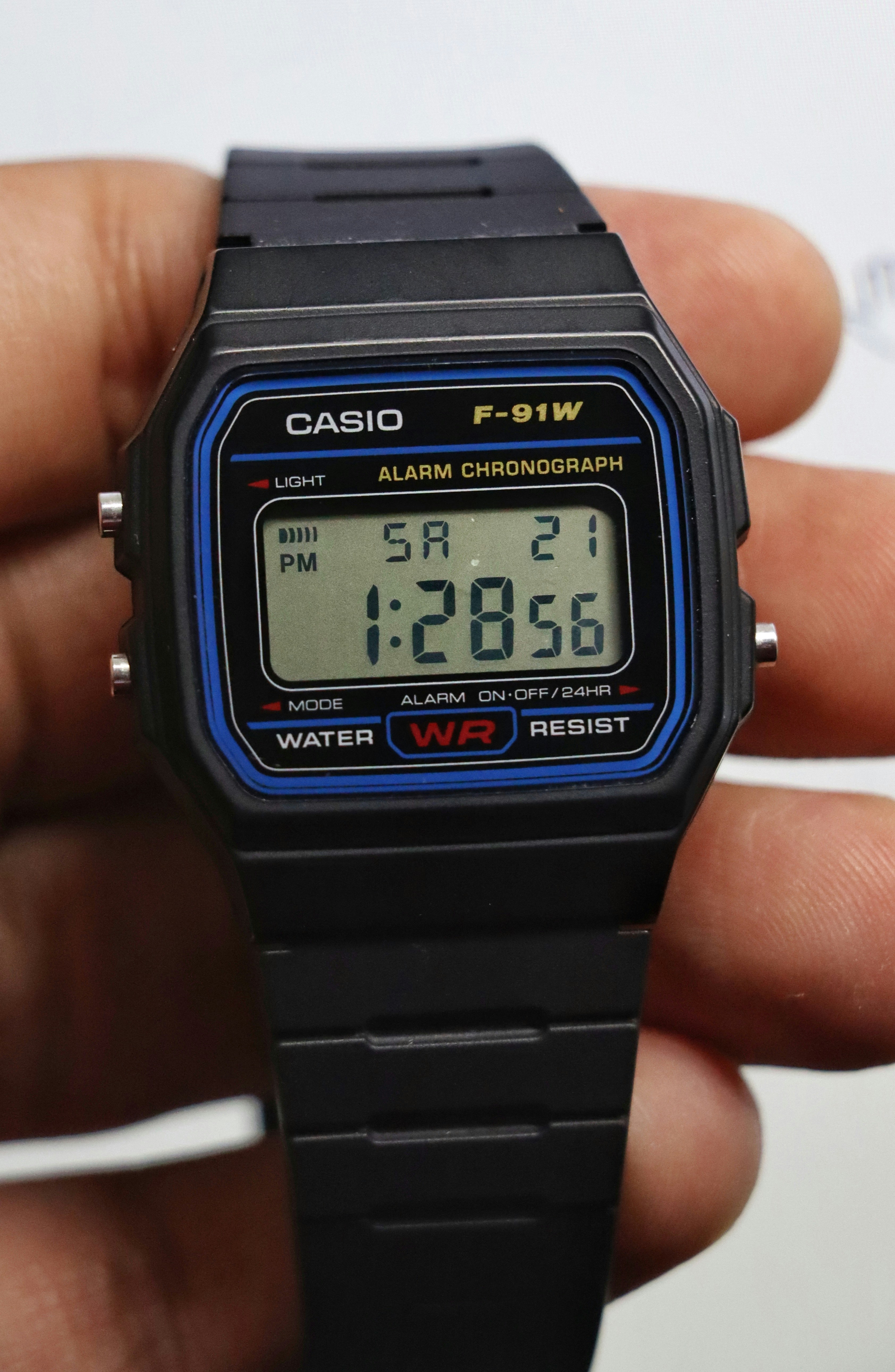 Jam Tangan Analog Minimalis