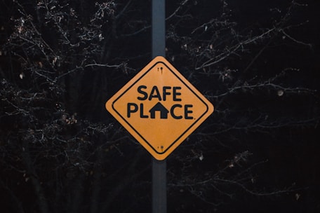 A yellow sign that says safe place on it