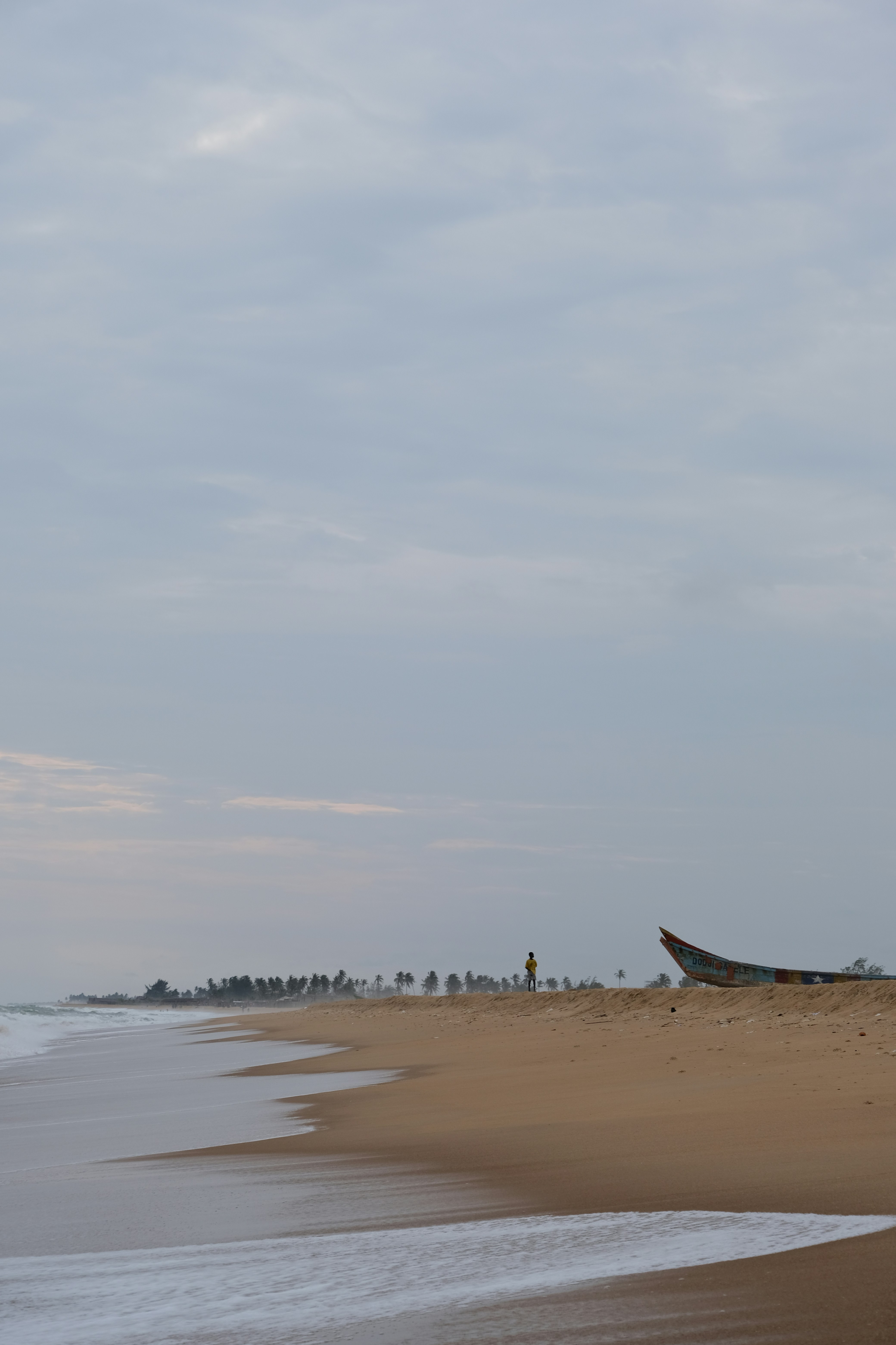 A boat sitting on top of a sandy beach