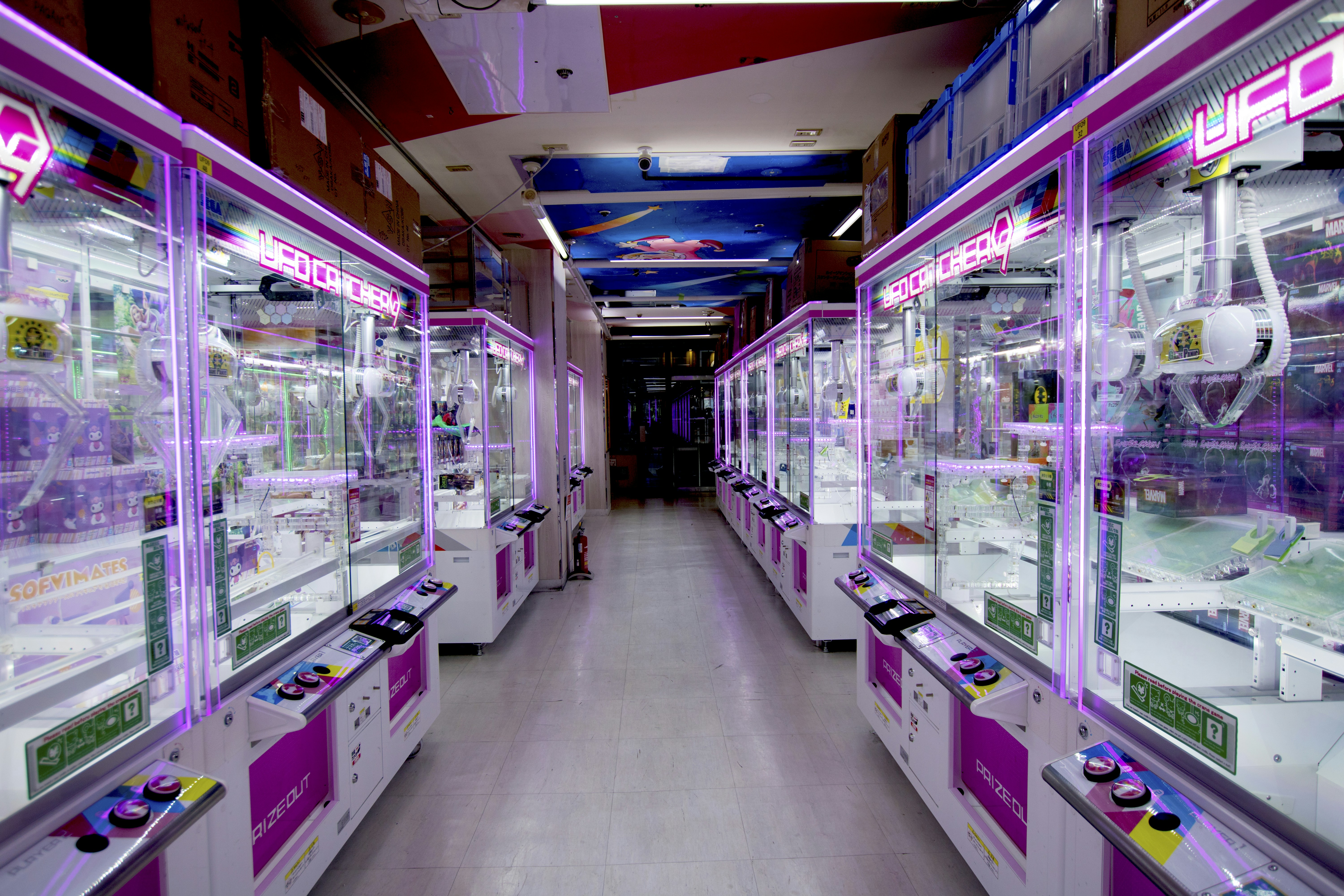 A large room filled with lots of glass cases