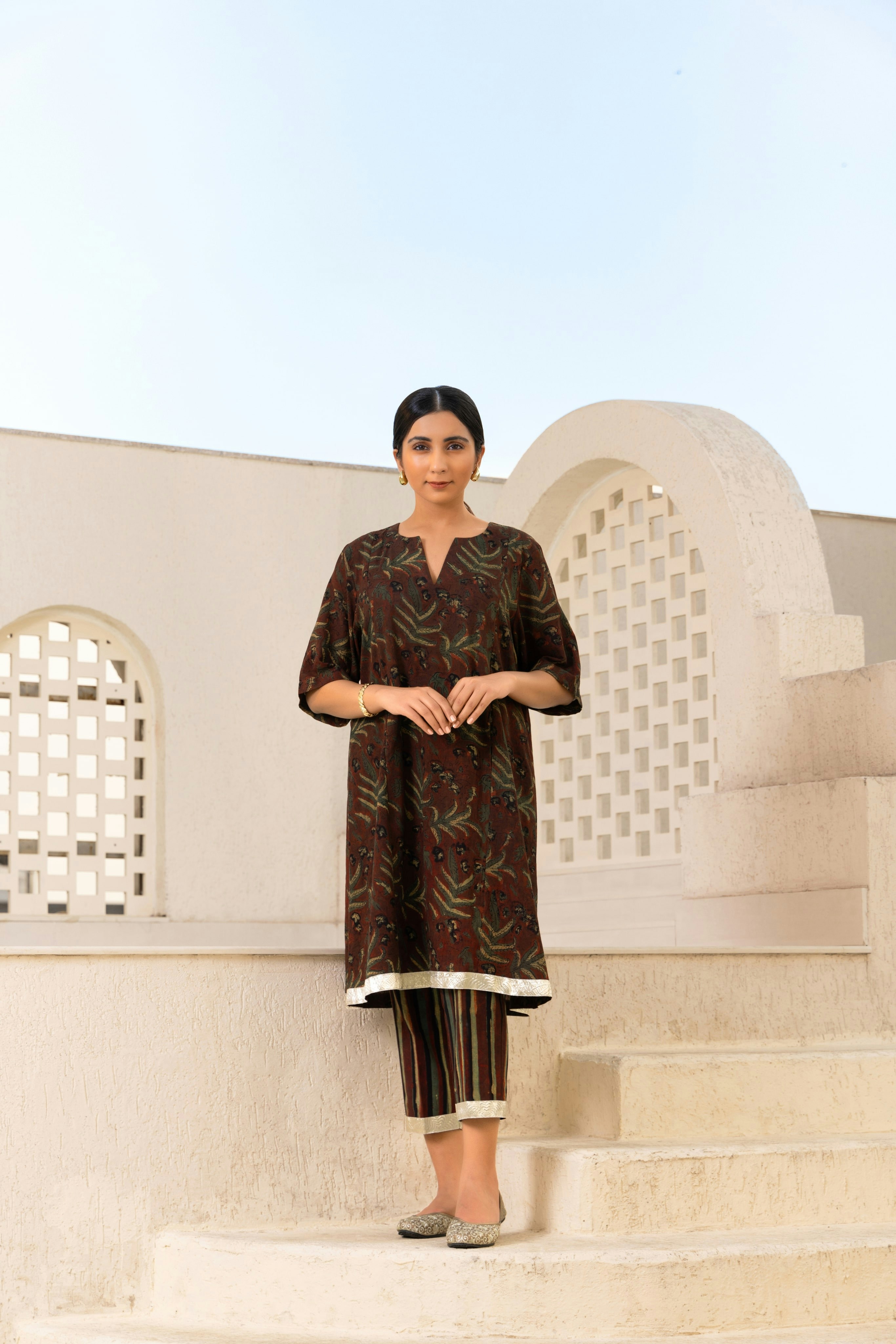 Buy straight kurta sets for women online at Naseebo. Stylish women’s clothing designed for elegance, comfort, and timeless fashion. Free Shipping!