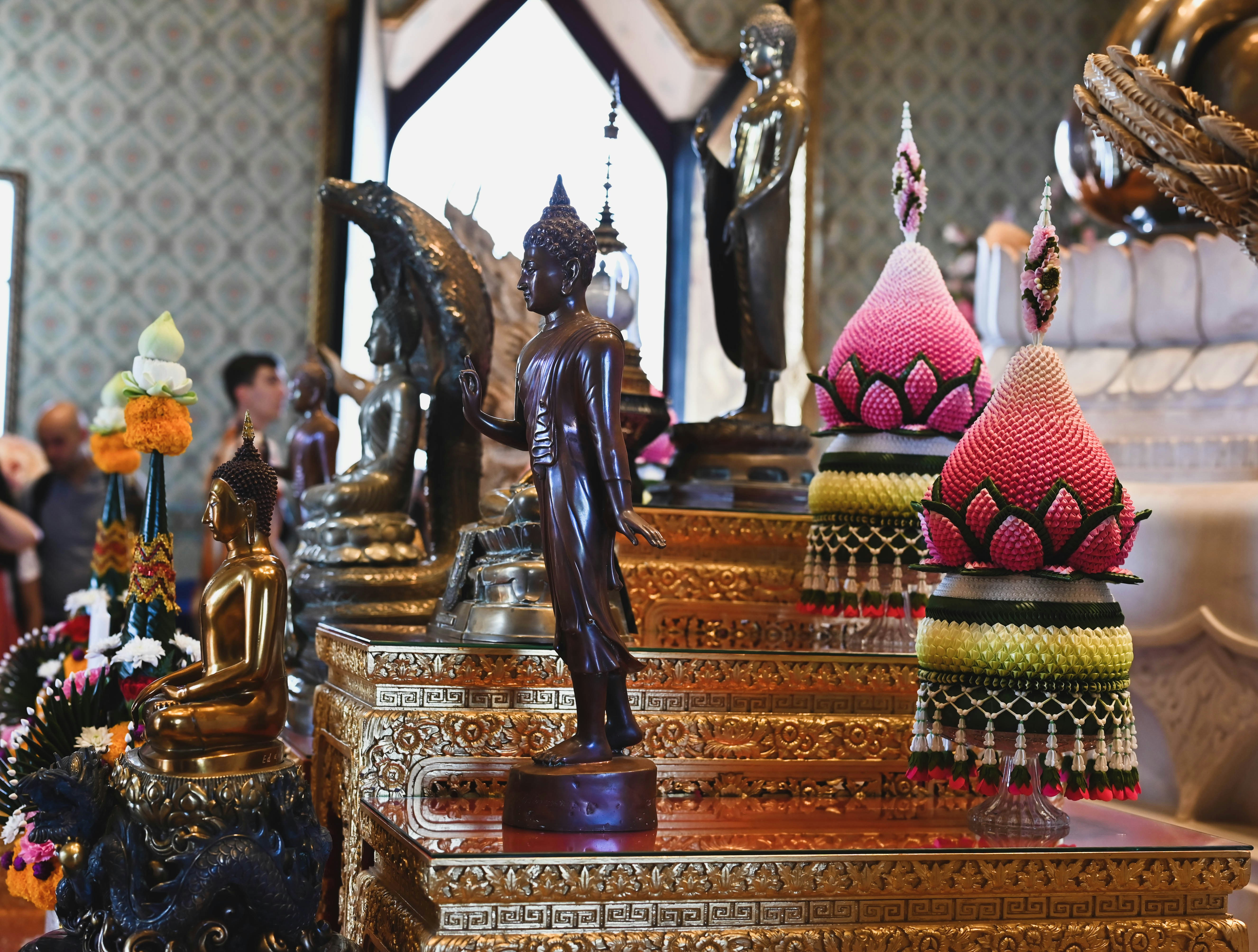 Комната, заполненная множеством различных предметов