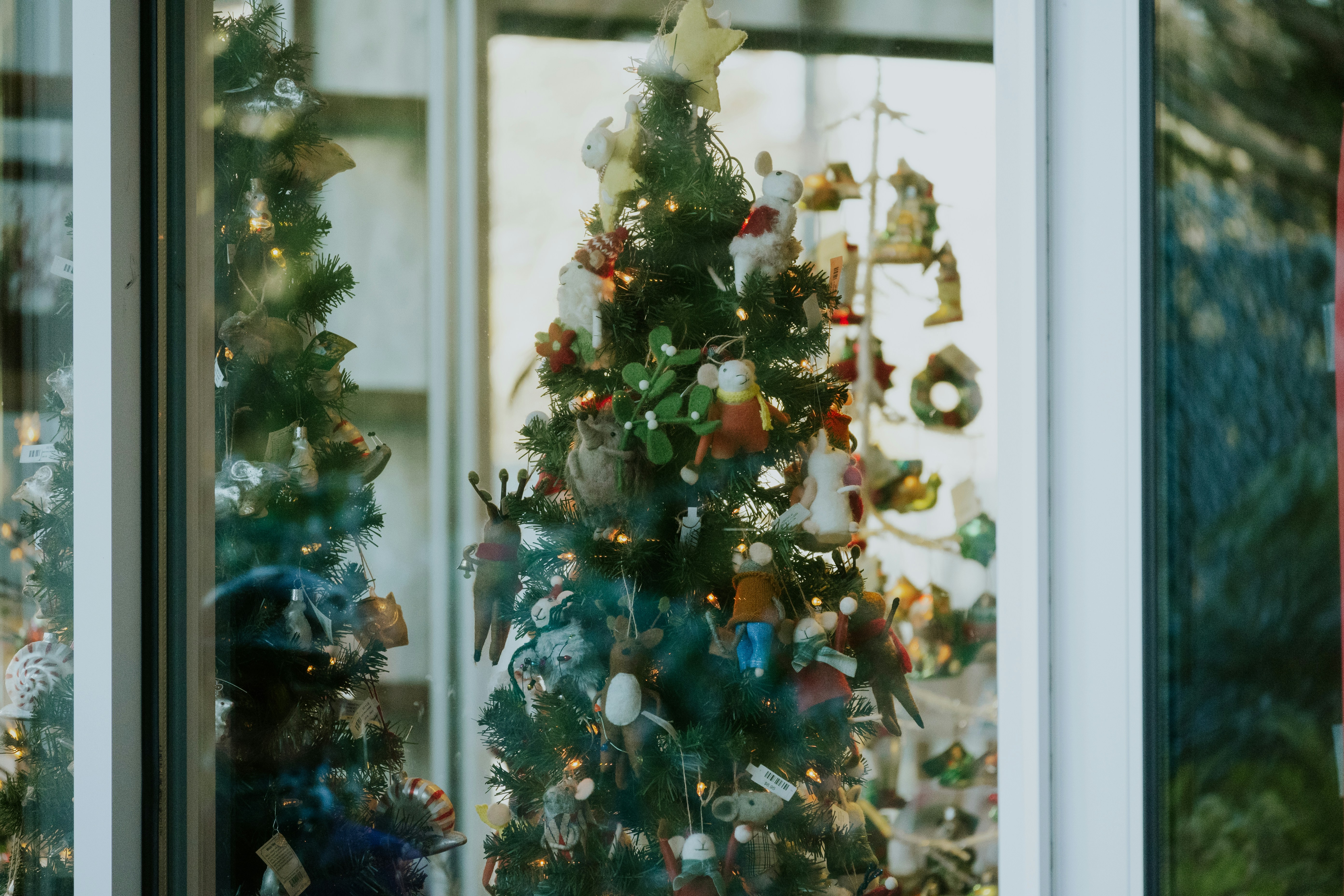 8 Festive Style Lessons I Learned From Your Favorite Holiday Movies