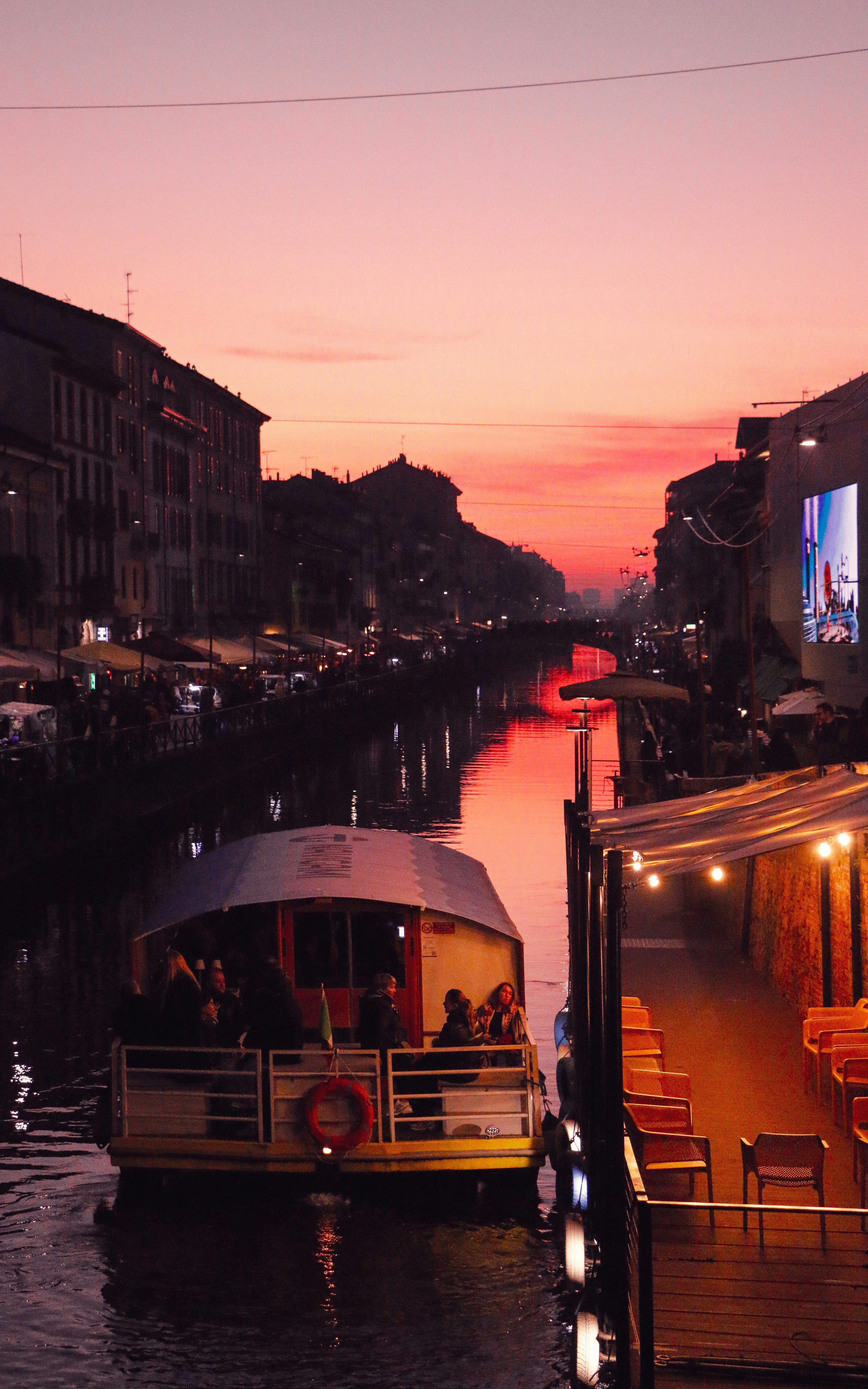 Quartiere Navigli a Milano - Il cuore della movida milanese con i suoi canali storici e infinite opzioni per l'aperitivo