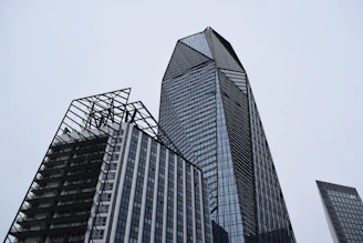 A very tall building with a lot of windows