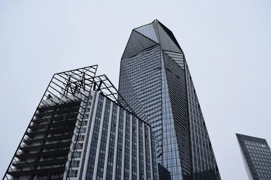 A very tall building with a lot of windows